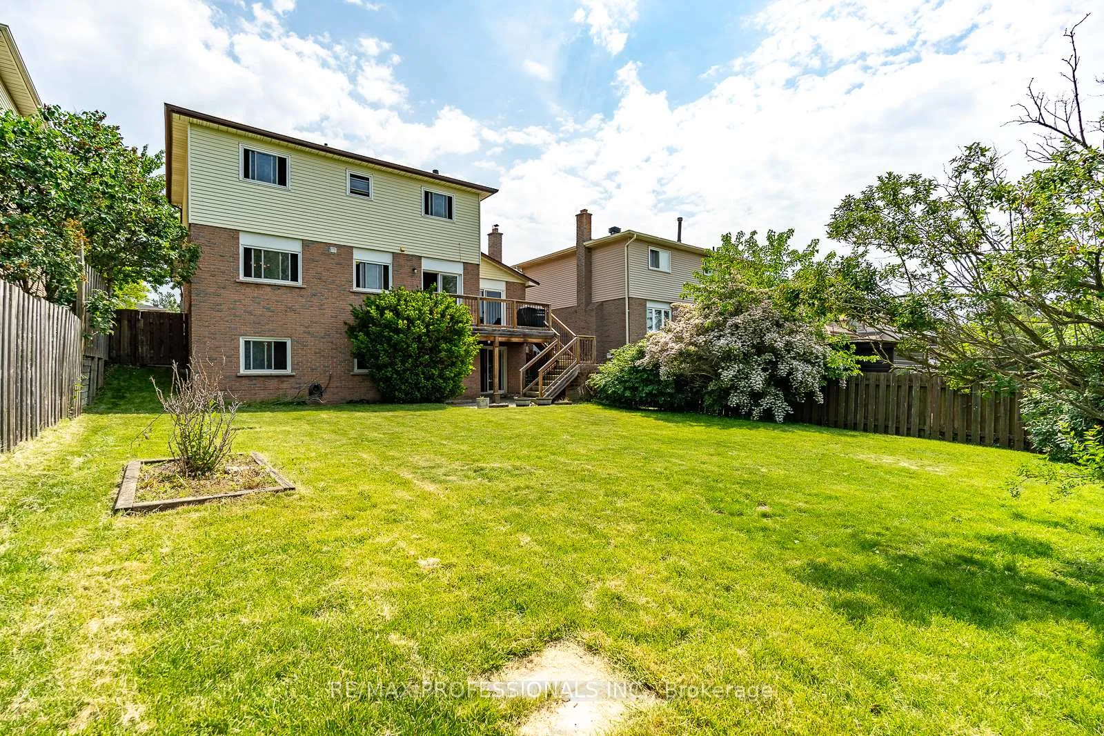 Photo 5 of 24 Hawkstone Crescent, Whitby, Blue Grass Meadows — HOMEH