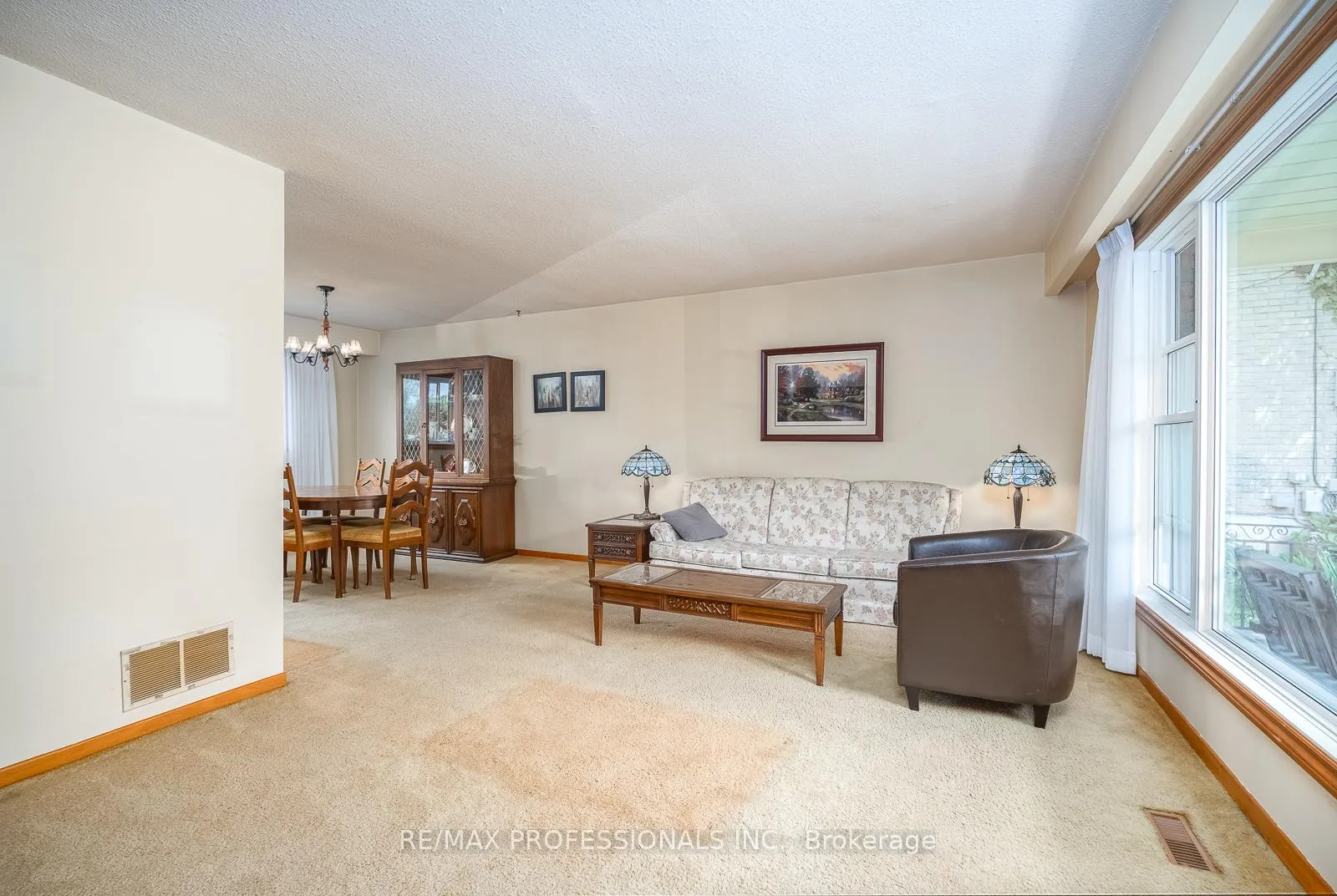 Photo 10 of 24 Hawkstone Crescent, Whitby, Blue Grass Meadows — HOMEH