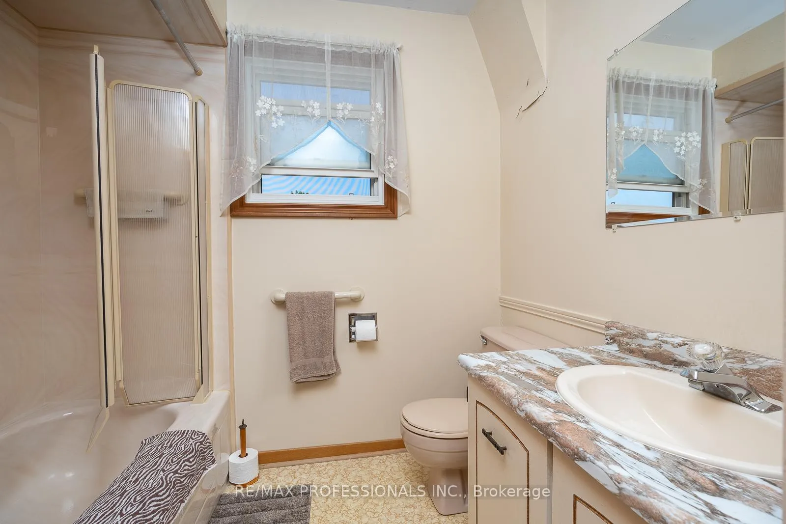 Photo 36 of 24 Hawkstone Crescent, Whitby, Blue Grass Meadows — HOMEH