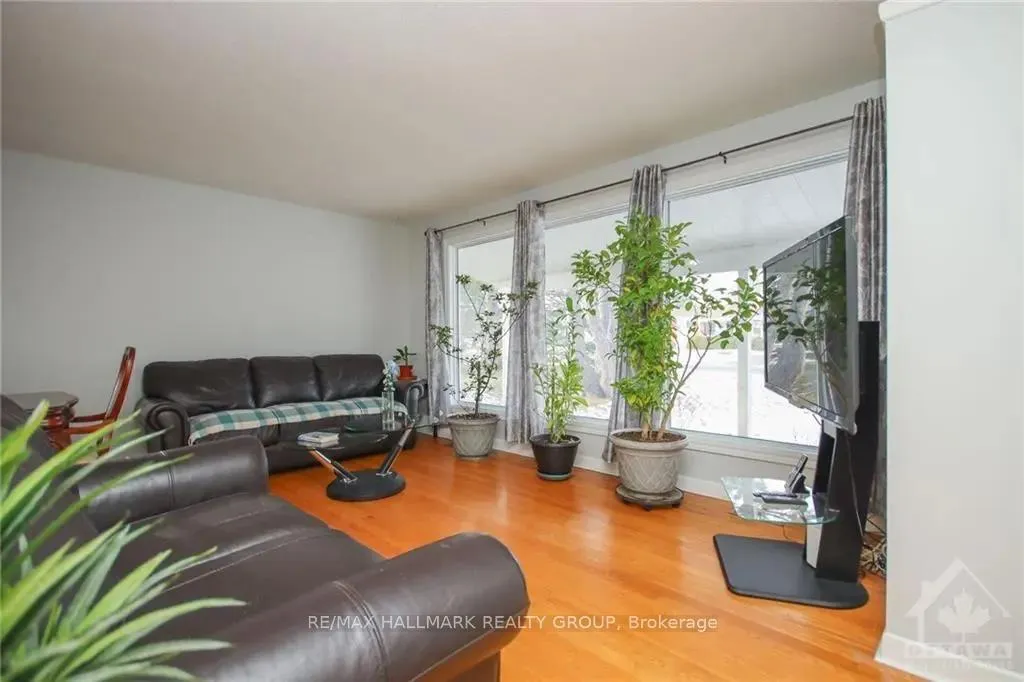 Photo 2 of 45 Hilliard Avenue, Ottawa, City View/Skyline/Fisher Heights/Parkwood Hills — HOMEH