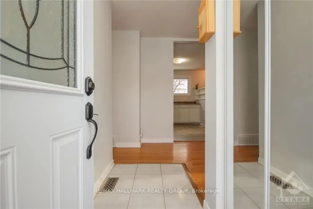Photo 3 of 45 Hilliard Avenue, Ottawa, City View/Skyline/Fisher Heights/Parkwood Hills — HOMEH