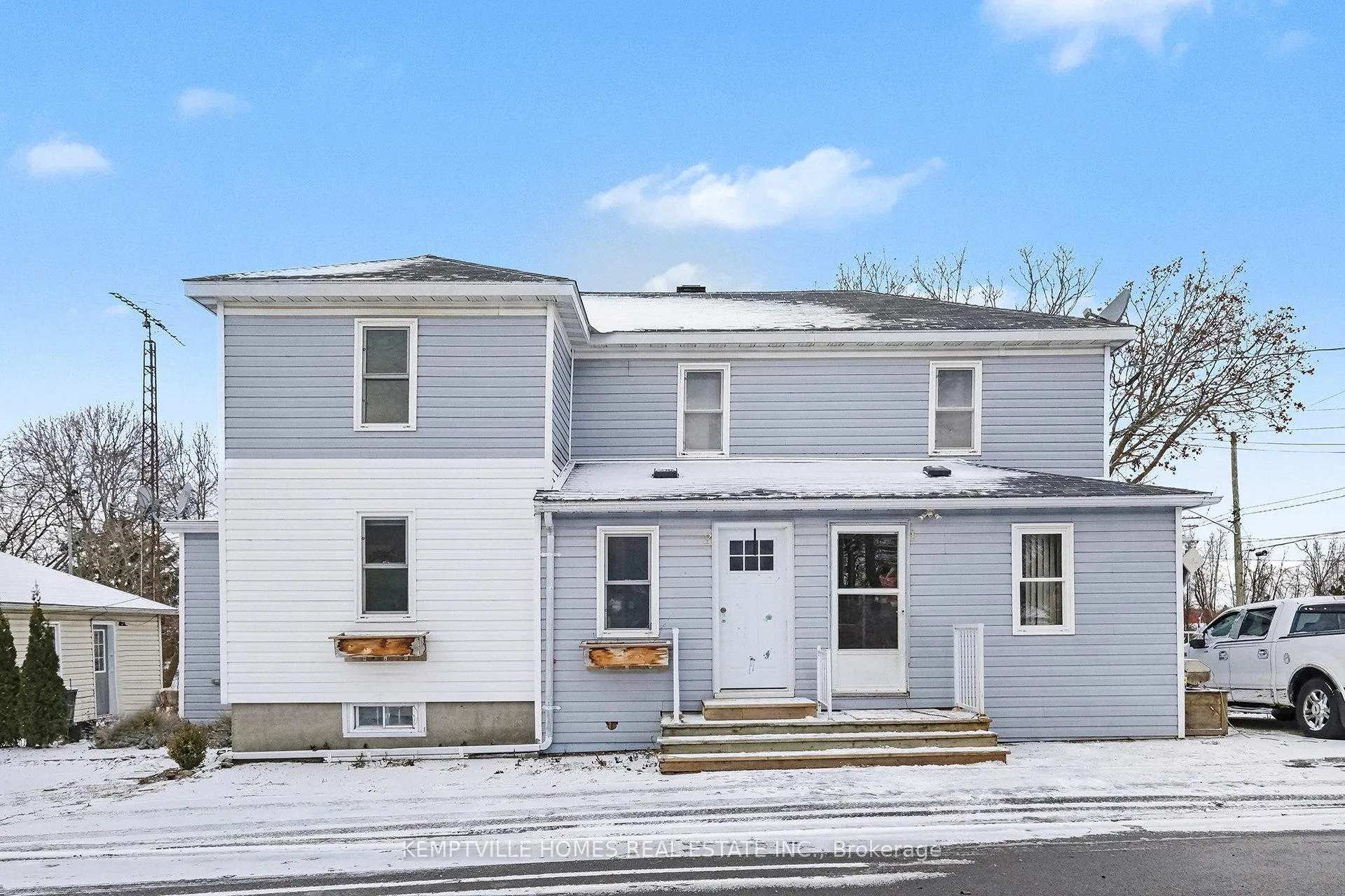 Front of Unit 2, 2-803 St Lawrence Street