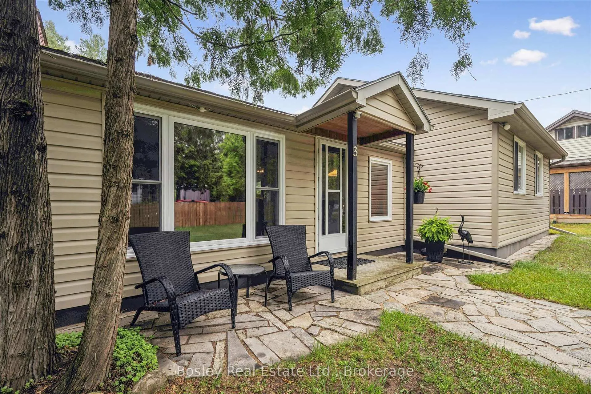 Photo 2 of 3 Hamilton Place, South Bruce Peninsula — HOMEH