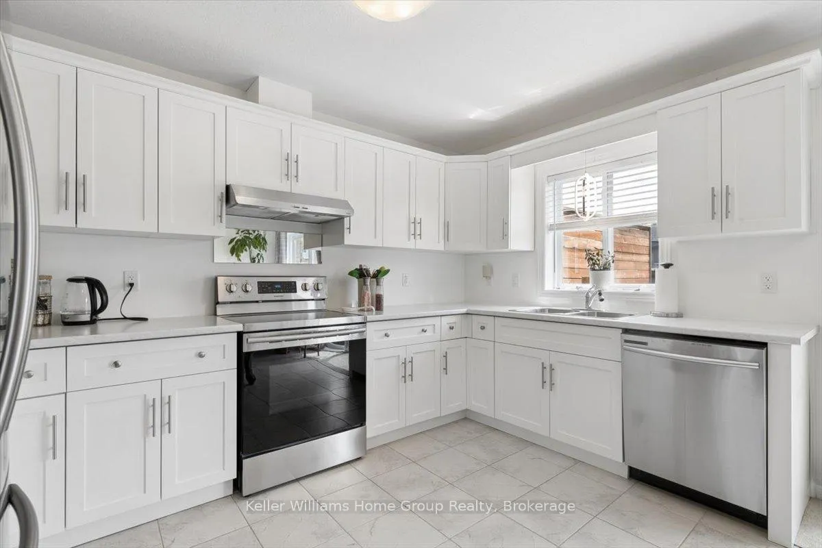 Photo 12 of 12 Ambrous Crescent, Guelph, Kortright East — HOMEH