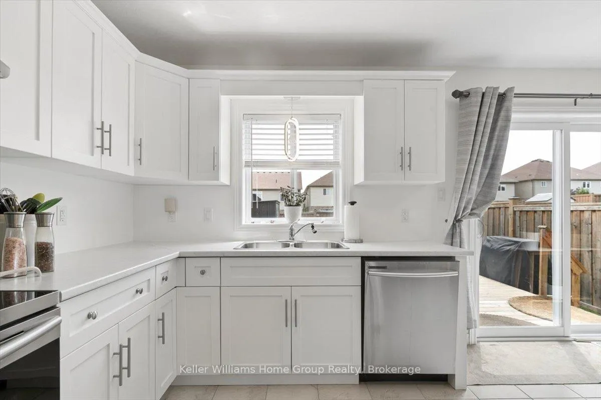 Photo 13 of 12 Ambrous Crescent, Guelph, Kortright East — HOMEH