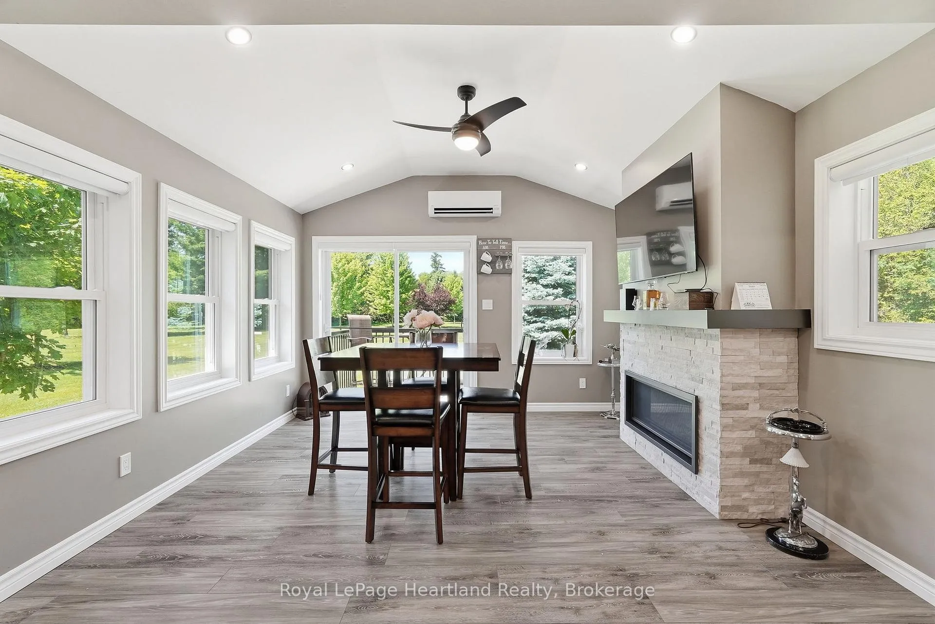 Photo 12 of 1041 Howick Street, Howick — HOMEH