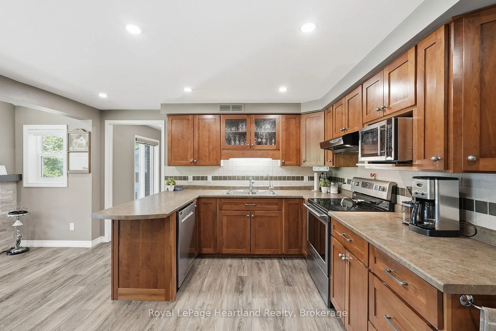 Photo 15 of 1041 Howick Street, Howick — HOMEH