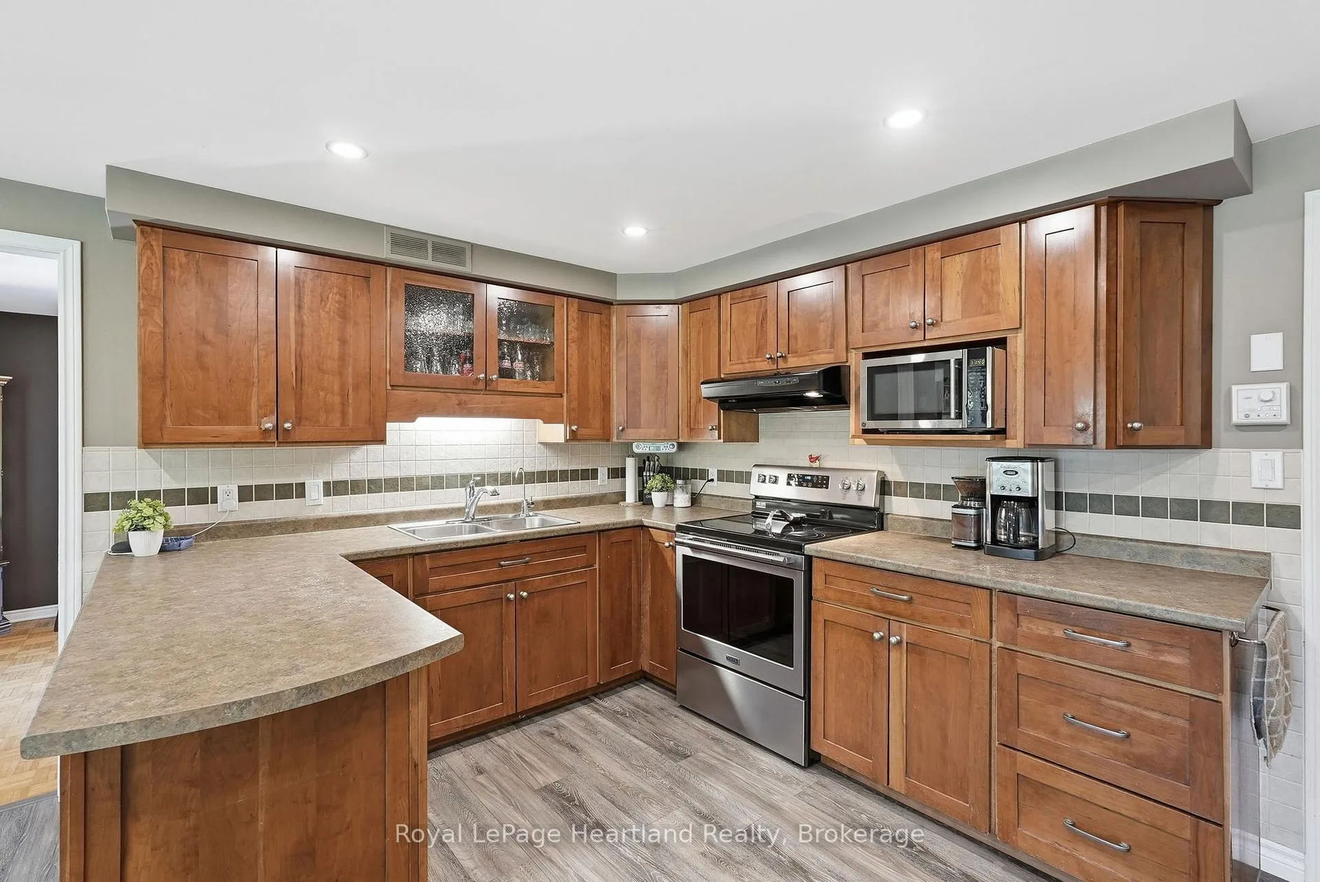 Photo 17 of 1041 Howick Street, Howick — HOMEH