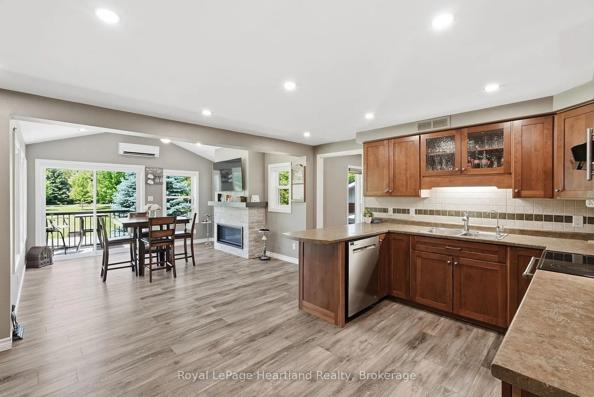 Photo 18 of 1041 Howick Street, Howick — HOMEH