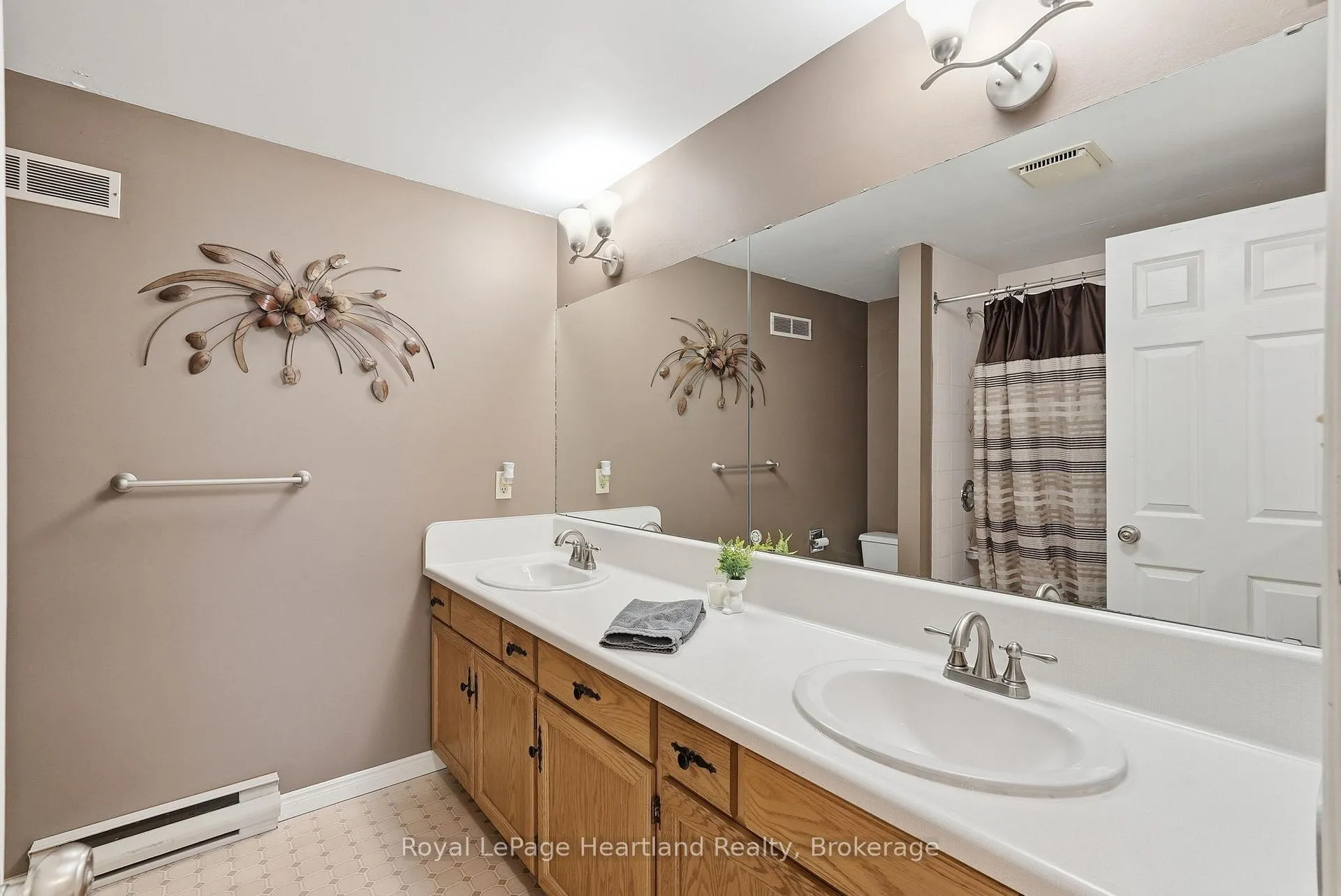 Photo 20 of 1041 Howick Street, Howick — HOMEH