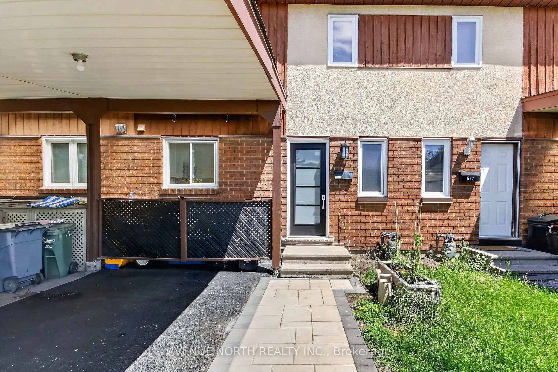 Photo 2 of 564 Seyton Drive, Ottawa, Westcliffe Estates — HOMEH