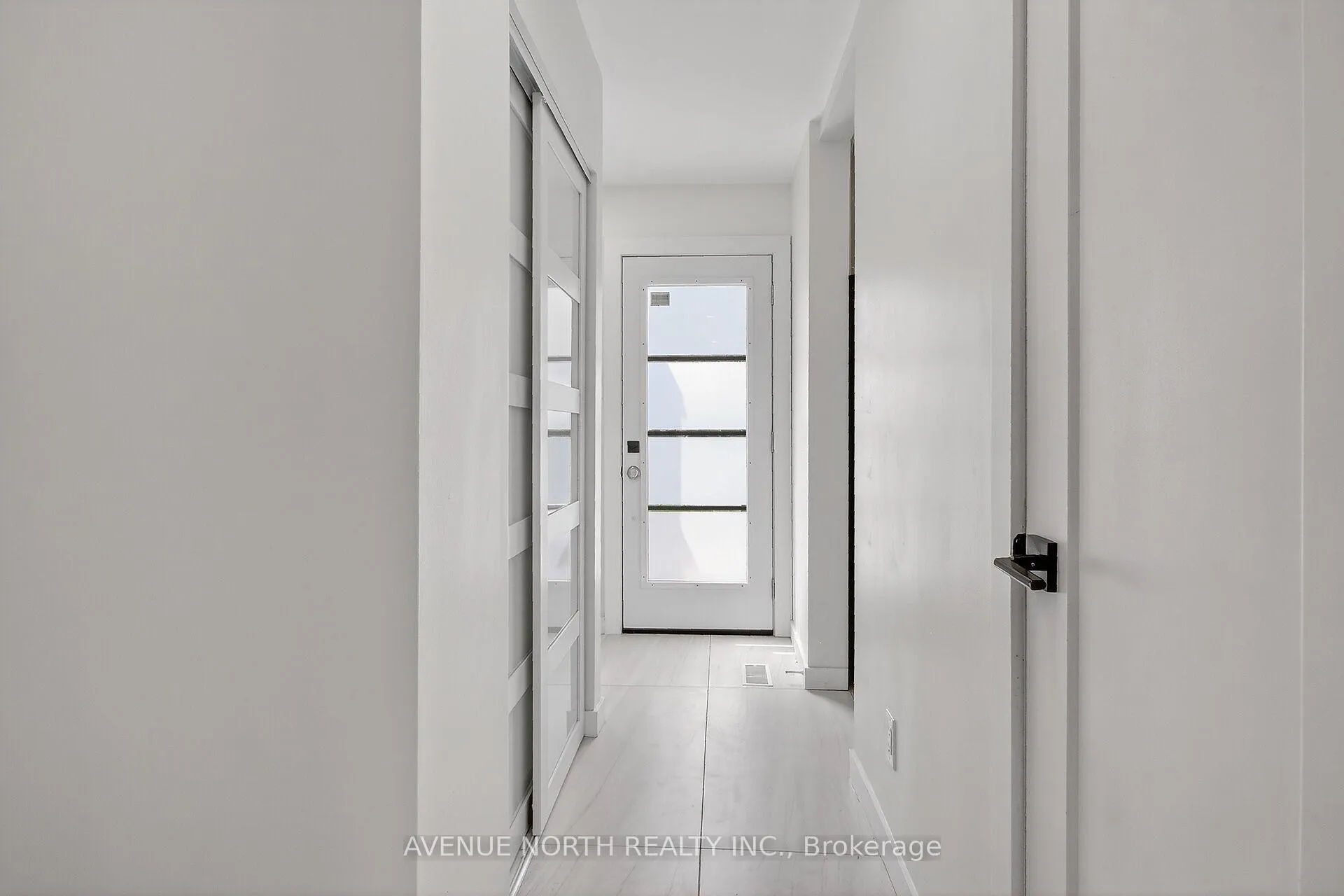 Photo 4 of 564 Seyton Drive, Ottawa, Westcliffe Estates — HOMEH
