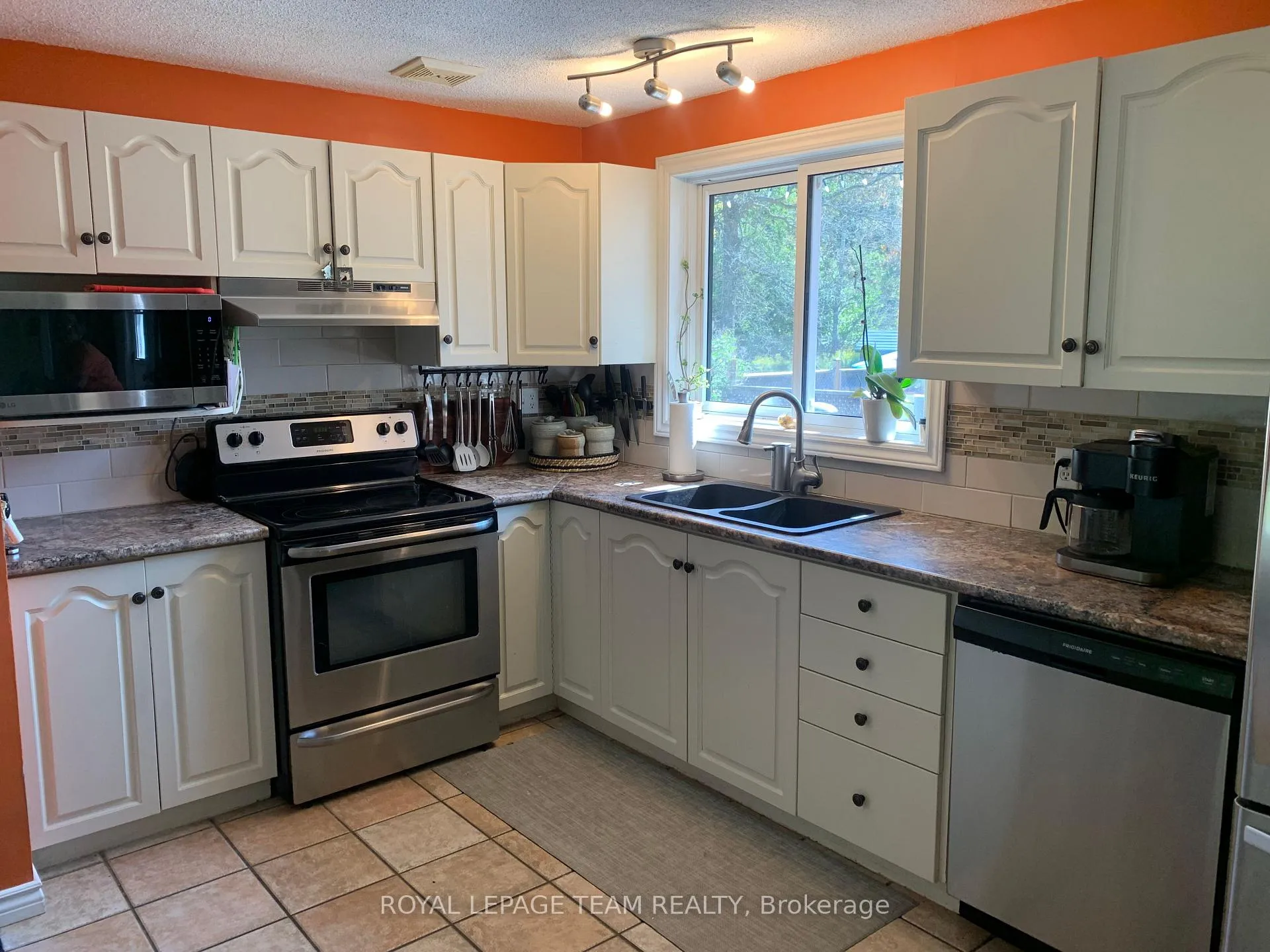 Photo 3 of 690 Limerick Road, North Grenville, North Grenville Twp (Kemptville South) — HOMEH