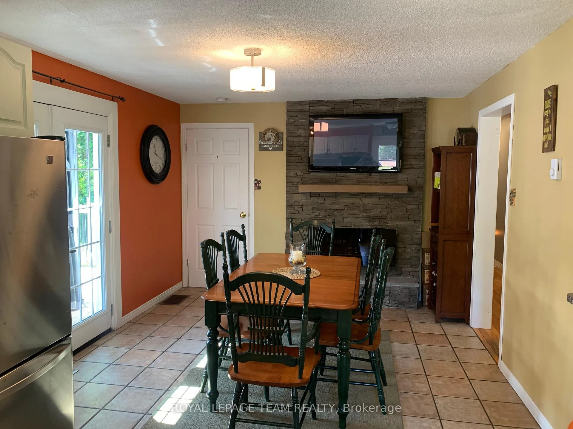 Photo 4 of 690 Limerick Road, North Grenville, North Grenville Twp (Kemptville South) — HOMEH