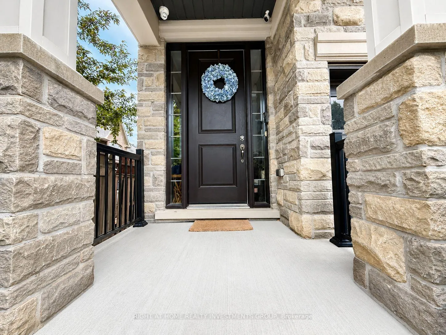 Photo 3 of 55 Robert Berry Crescent, King, King City — HOMEH
