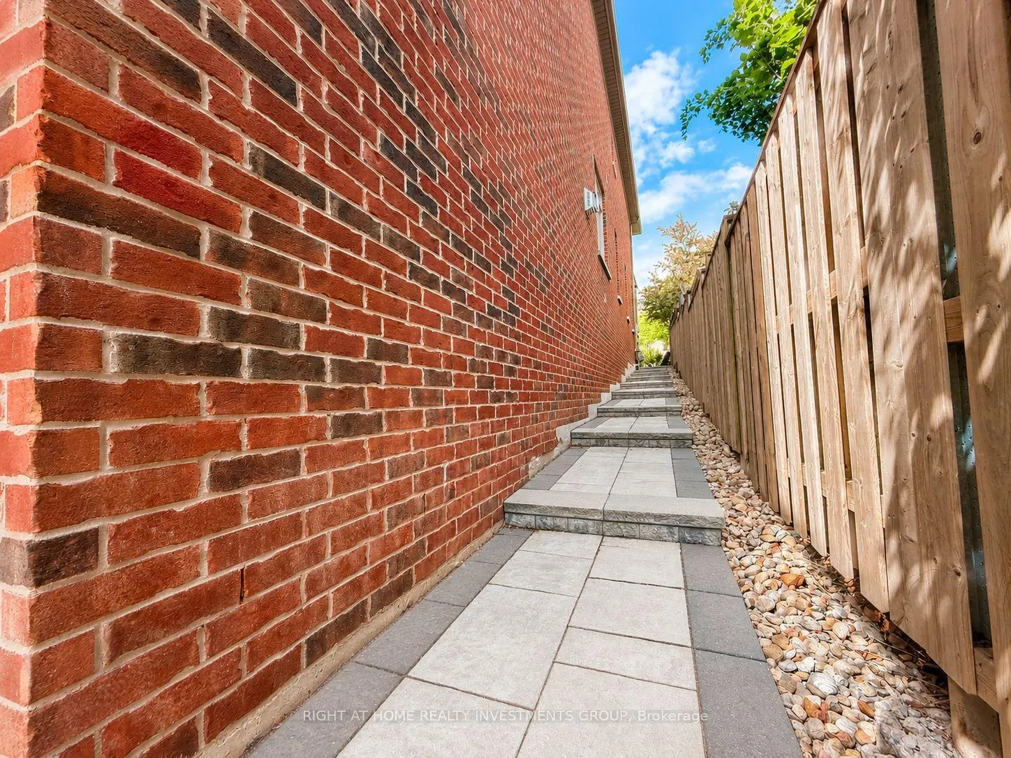 Photo 34 of 55 Robert Berry Crescent, King, King City — HOMEH