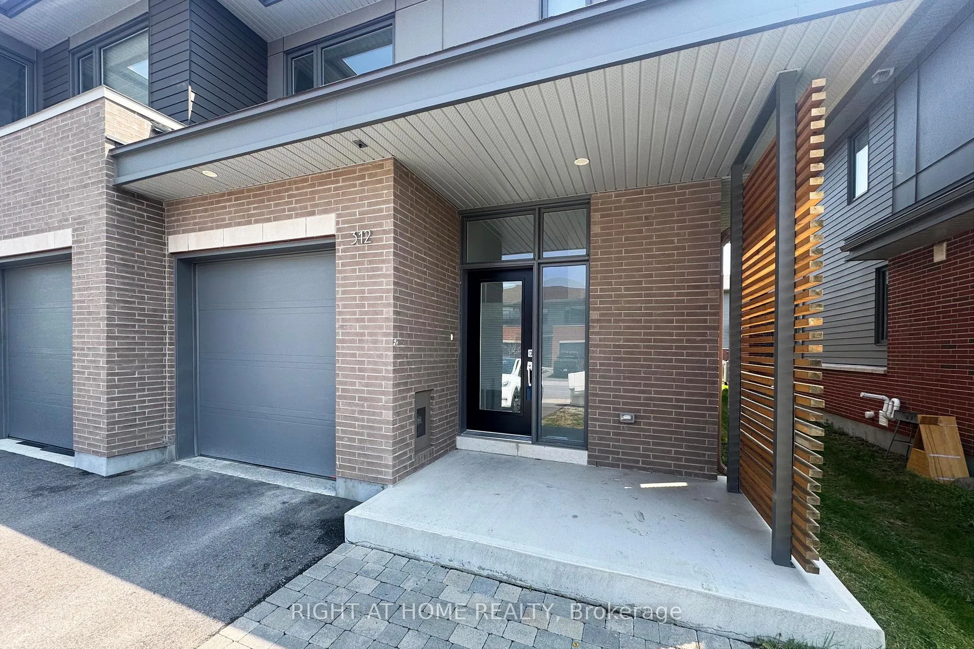 Photo 2 of 312 Wigwas Street, Ottawa, CFB Rockcliffe and Area — HOMEH