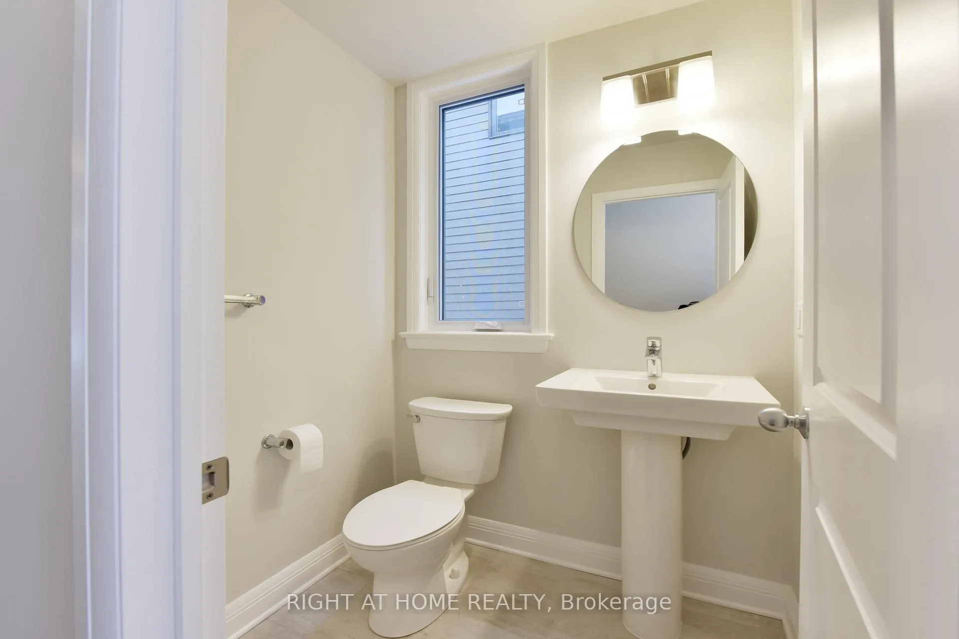 Photo 5 of 312 Wigwas Street, Ottawa, CFB Rockcliffe and Area — HOMEH