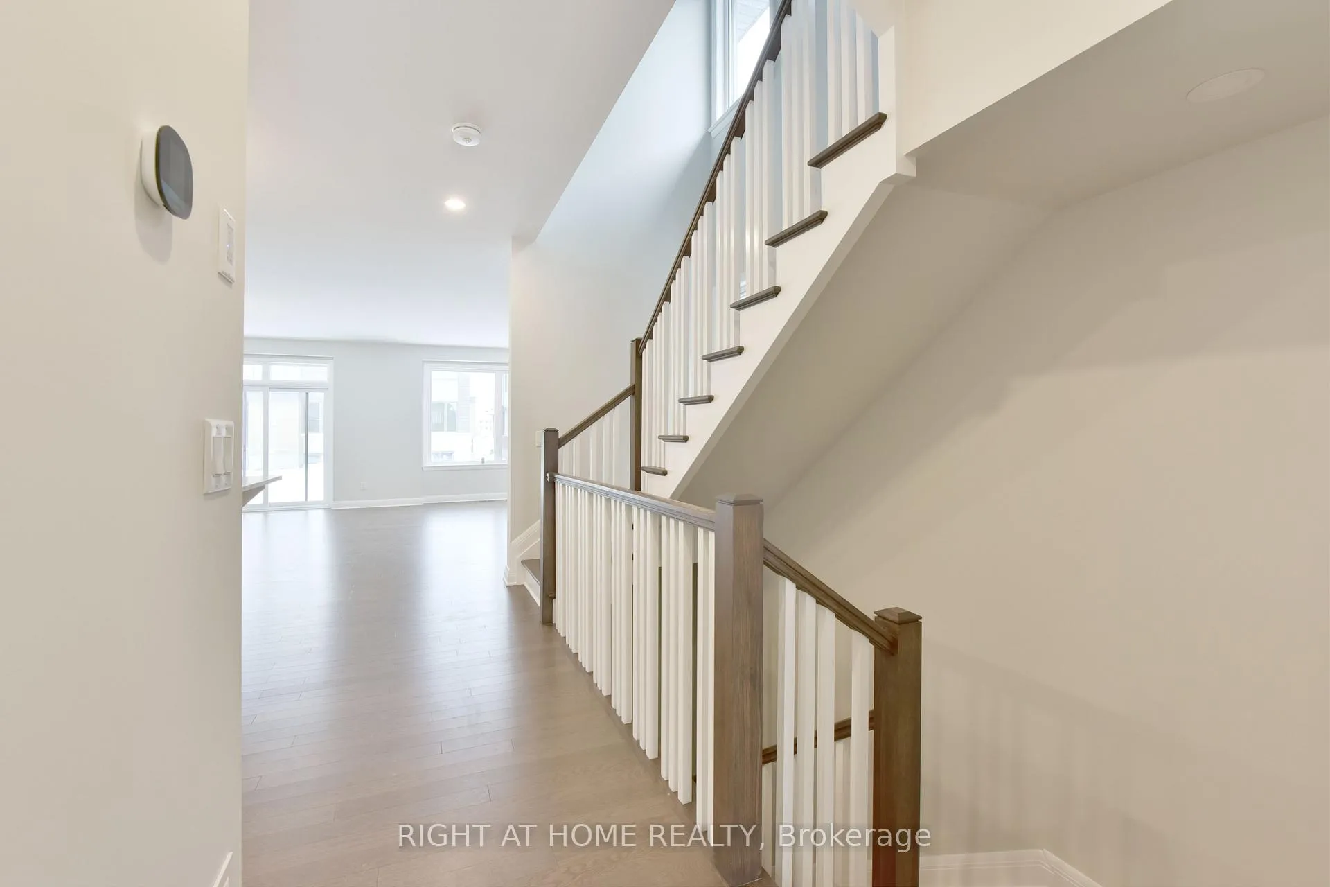 Photo 6 of 312 Wigwas Street, Ottawa, CFB Rockcliffe and Area — HOMEH