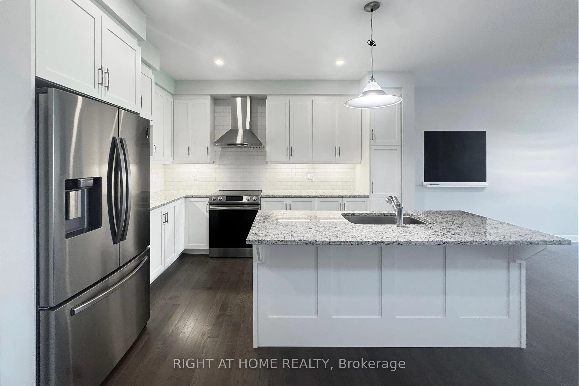 Photo 7 of 312 Wigwas Street, Ottawa, CFB Rockcliffe and Area — HOMEH