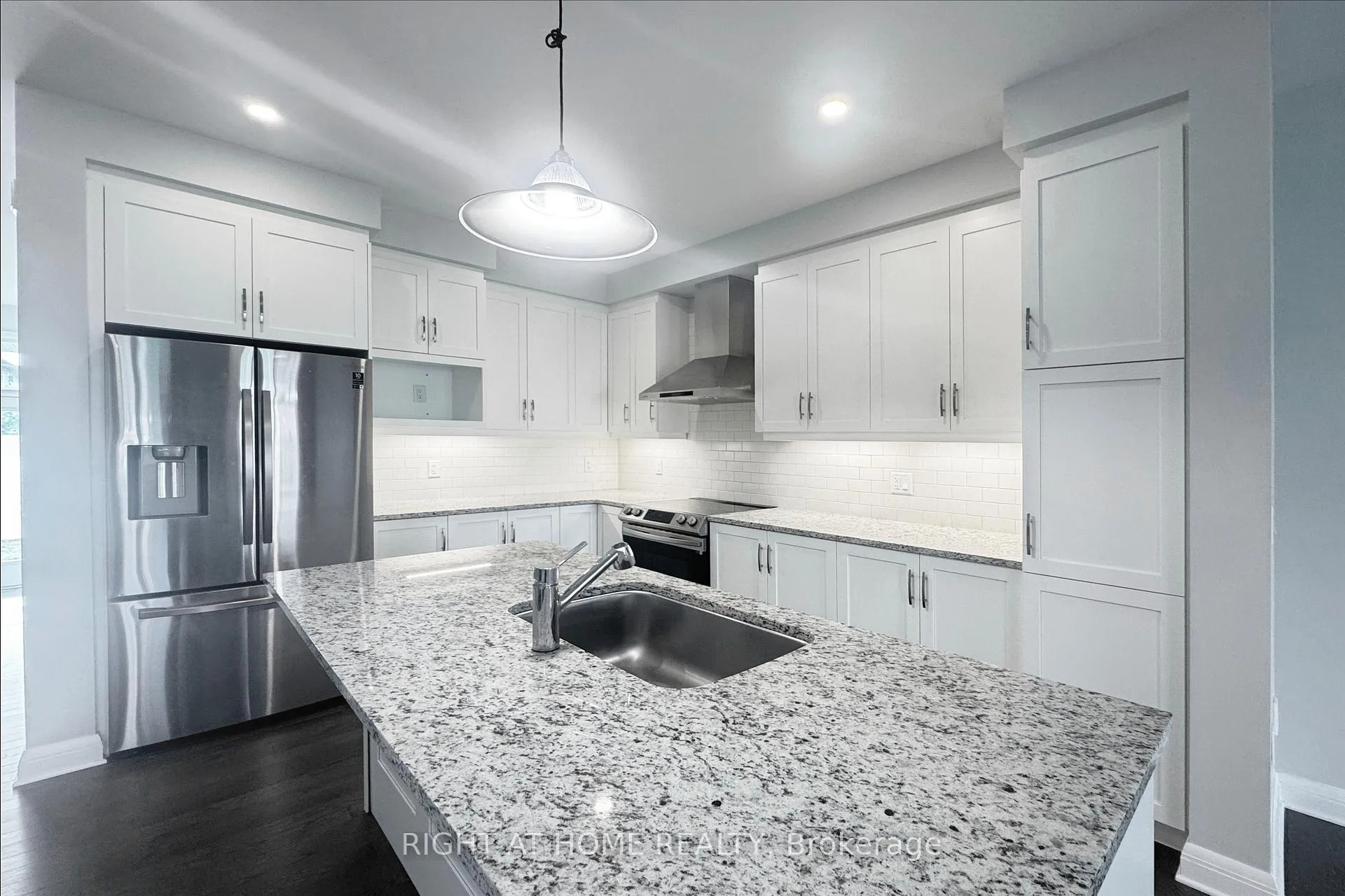 Photo 8 of 312 Wigwas Street, Ottawa, CFB Rockcliffe and Area — HOMEH