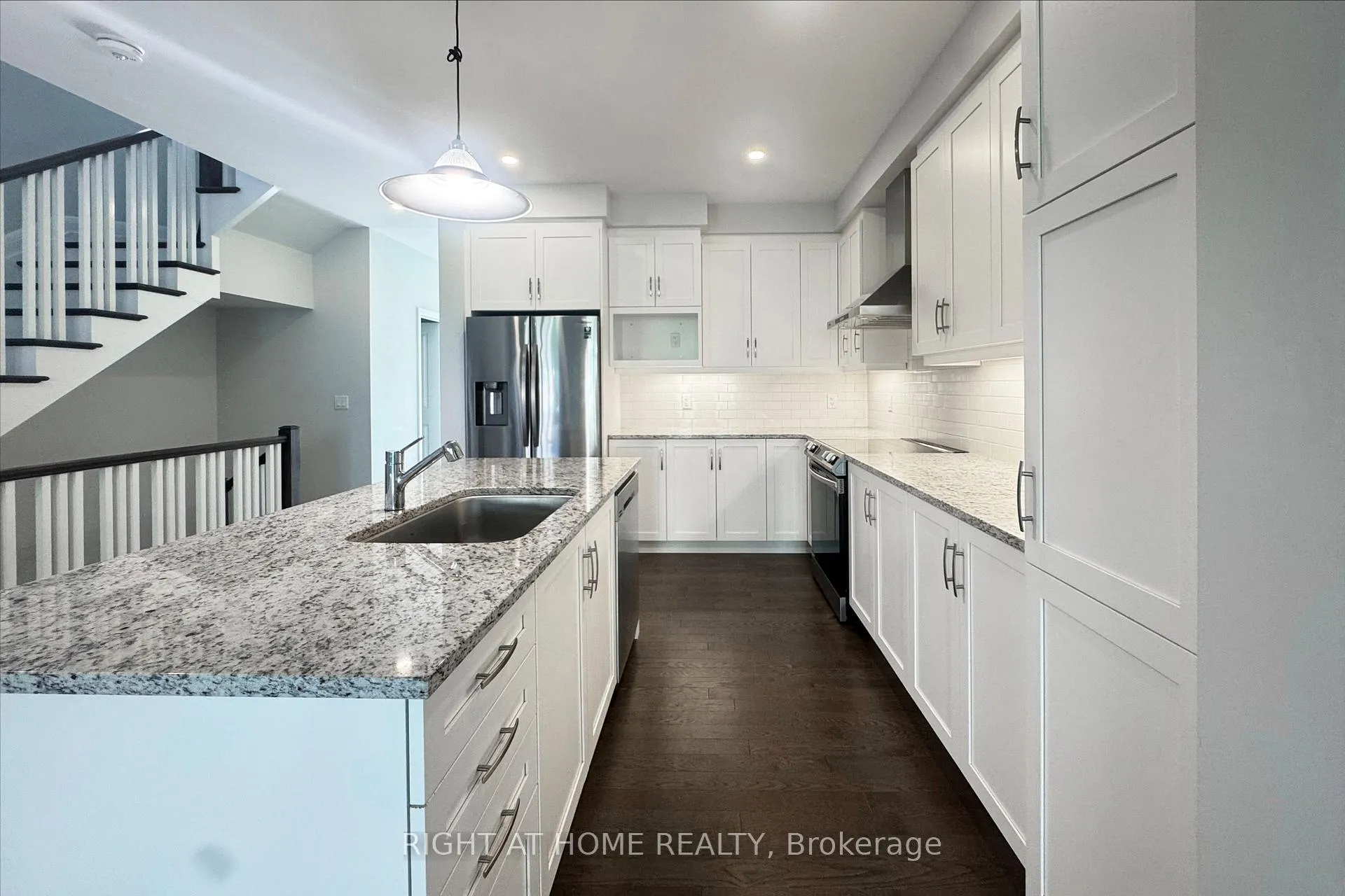 Photo 9 of 312 Wigwas Street, Ottawa, CFB Rockcliffe and Area — HOMEH