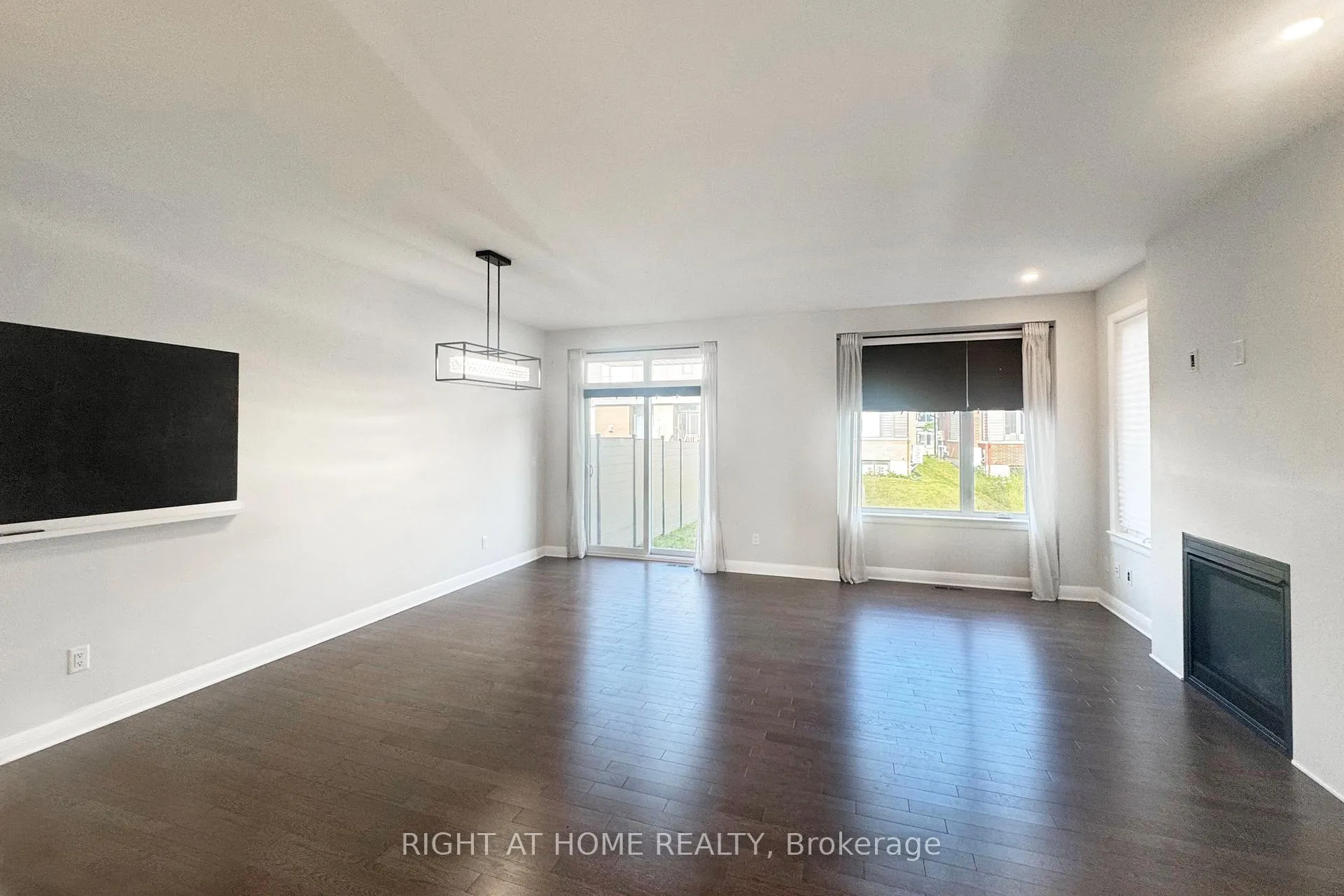 Photo 10 of 312 Wigwas Street, Ottawa, CFB Rockcliffe and Area — HOMEH