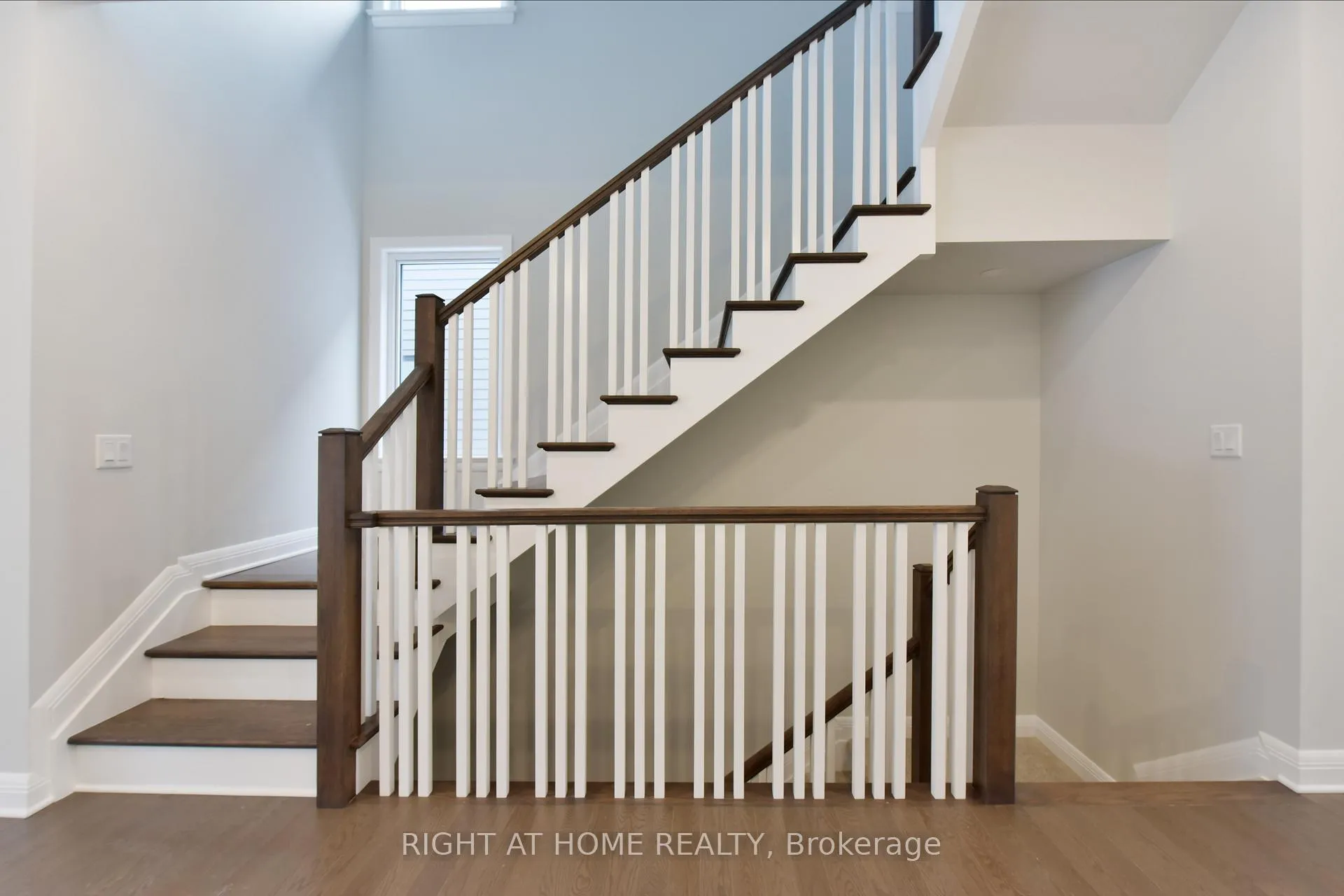 Photo 14 of 312 Wigwas Street, Ottawa, CFB Rockcliffe and Area — HOMEH