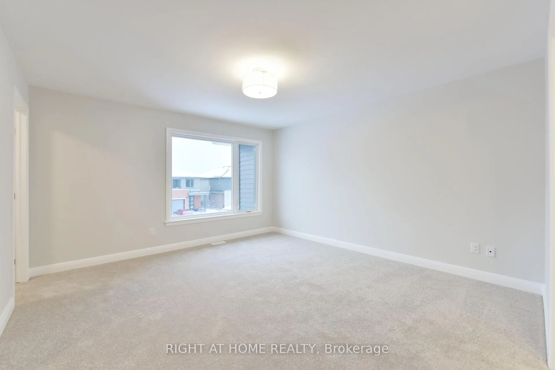 Photo 16 of 312 Wigwas Street, Ottawa, CFB Rockcliffe and Area — HOMEH