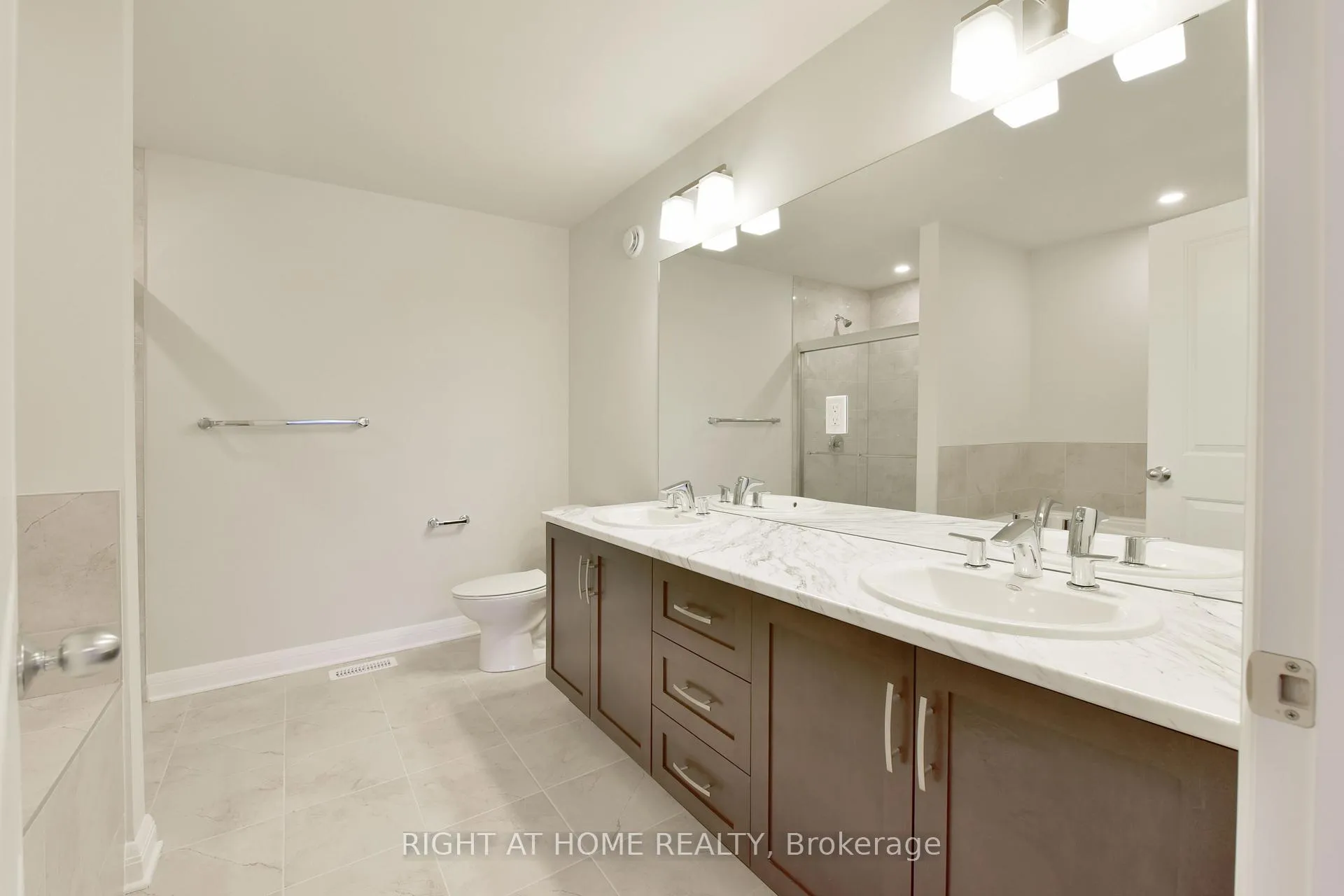 Photo 19 of 312 Wigwas Street, Ottawa, CFB Rockcliffe and Area — HOMEH