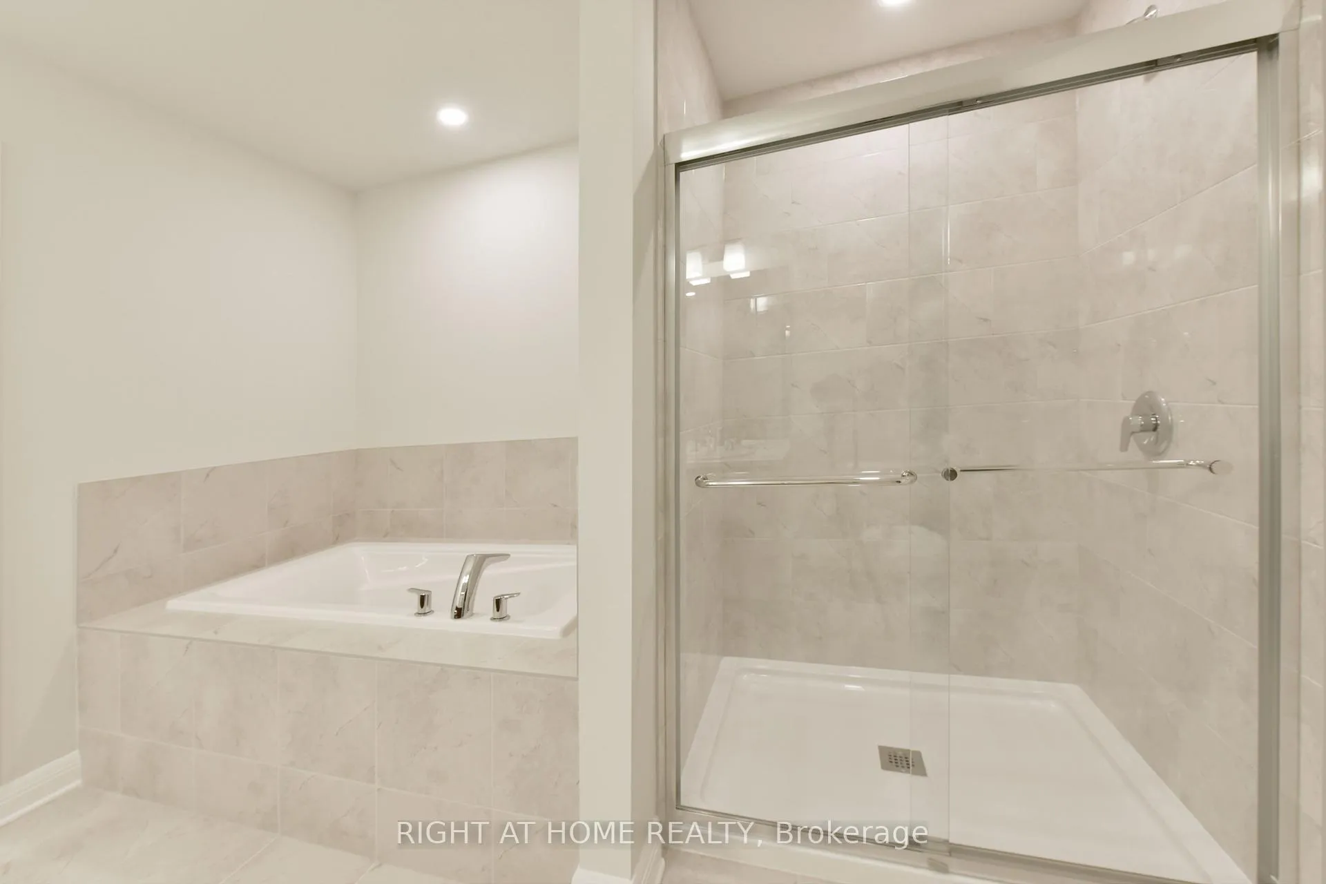 Photo 20 of 312 Wigwas Street, Ottawa, CFB Rockcliffe and Area — HOMEH