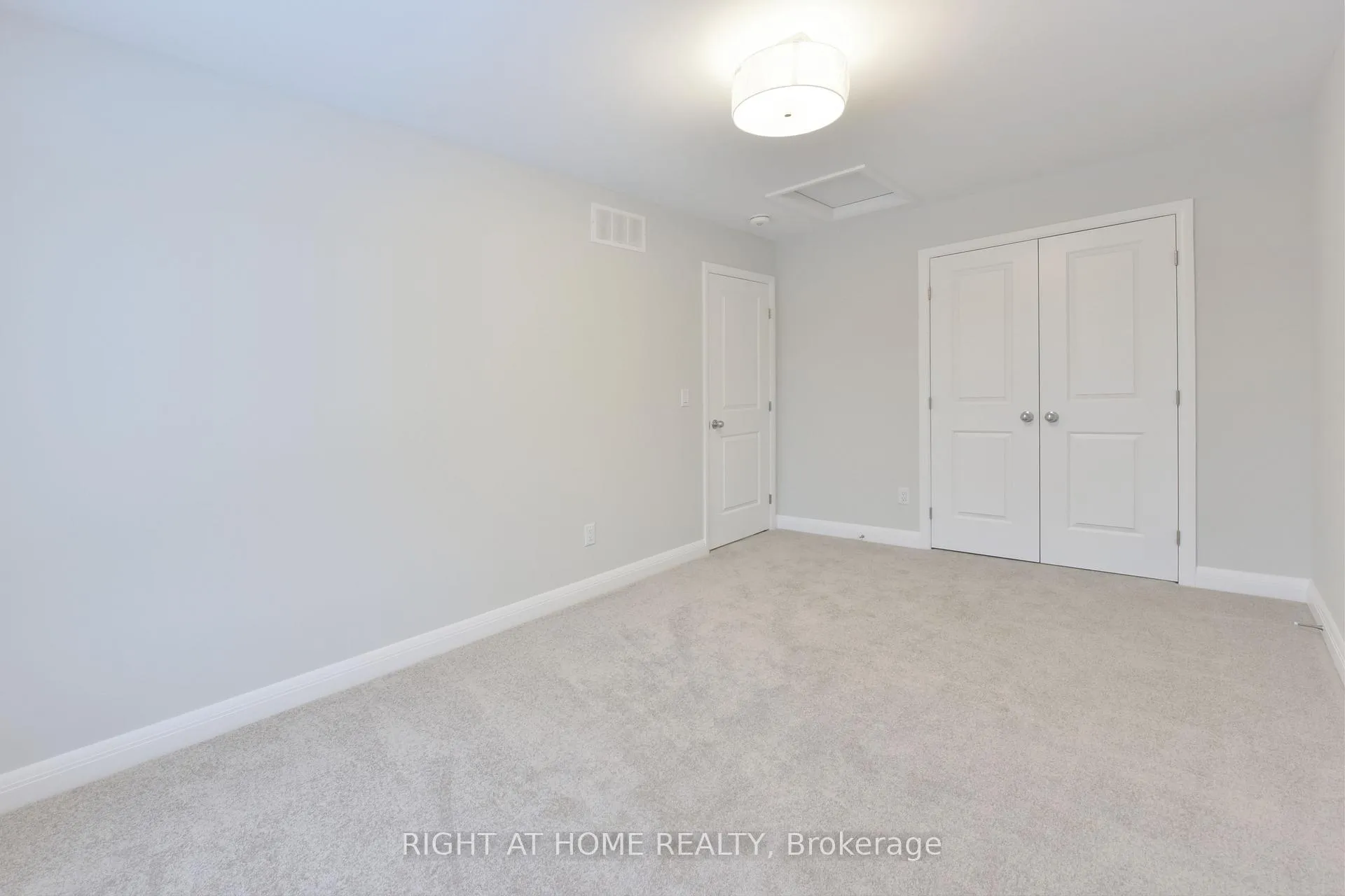 Photo 23 of 312 Wigwas Street, Ottawa, CFB Rockcliffe and Area — HOMEH