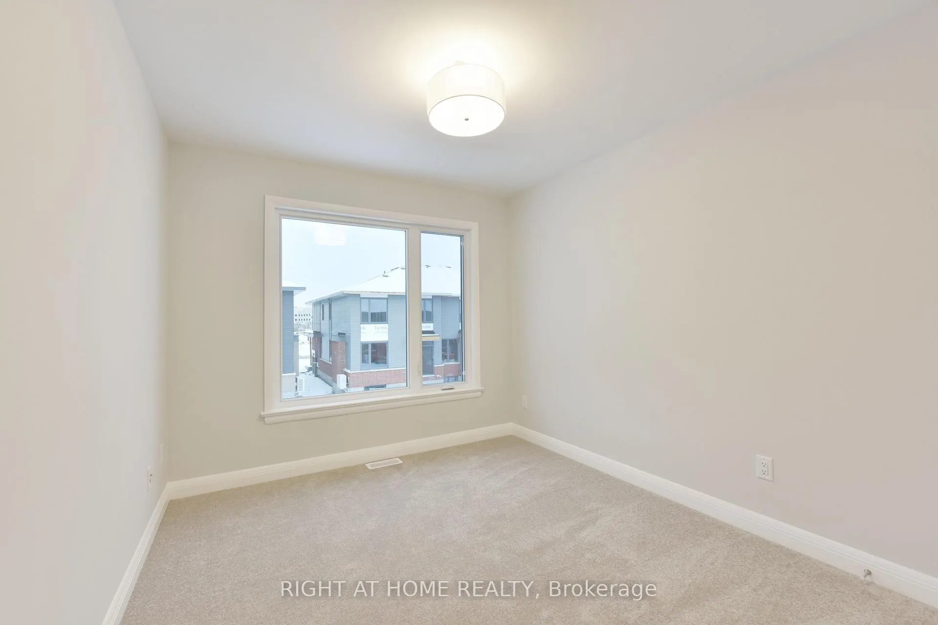 Photo 24 of 312 Wigwas Street, Ottawa, CFB Rockcliffe and Area — HOMEH
