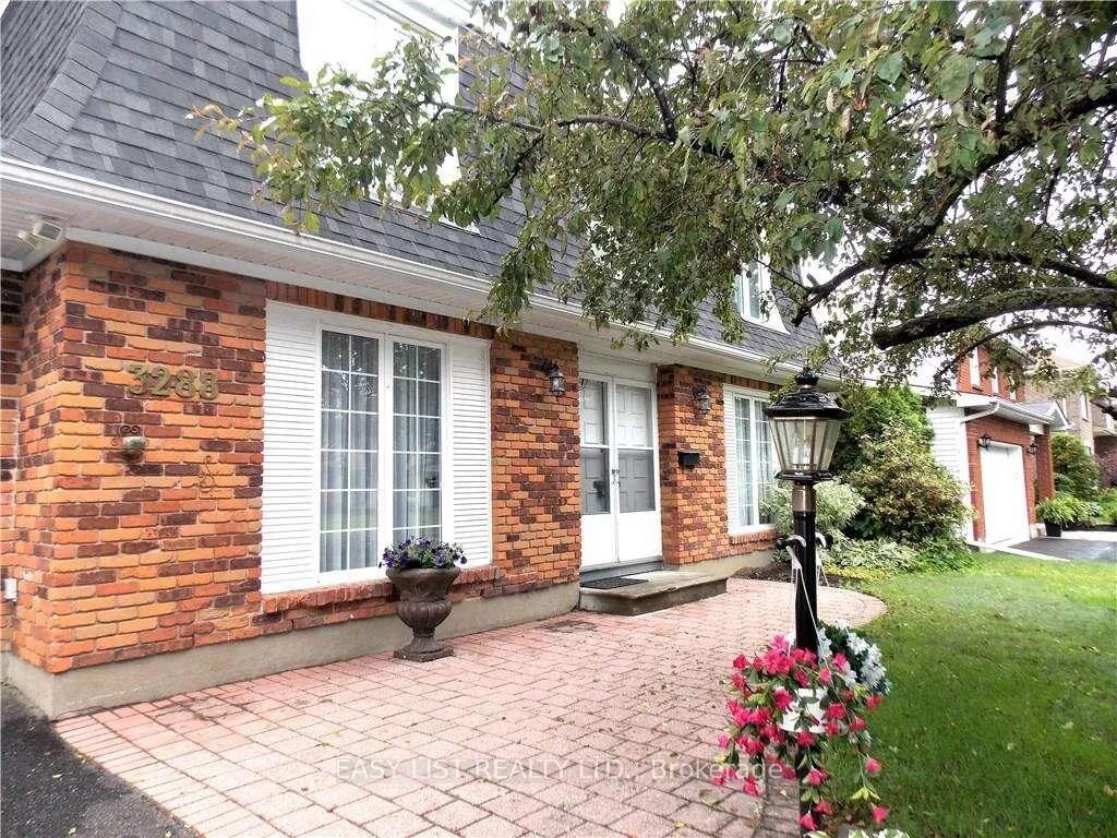Front of 3288 Clearwater Crescent