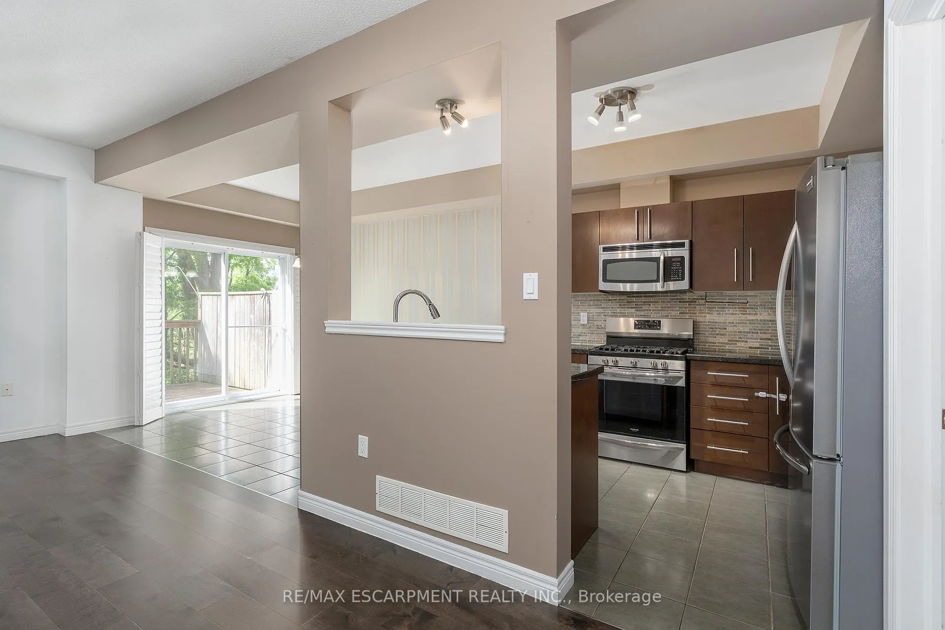 Photo 5 of 84 Myers Lane, Hamilton, Ancaster — HOMEH