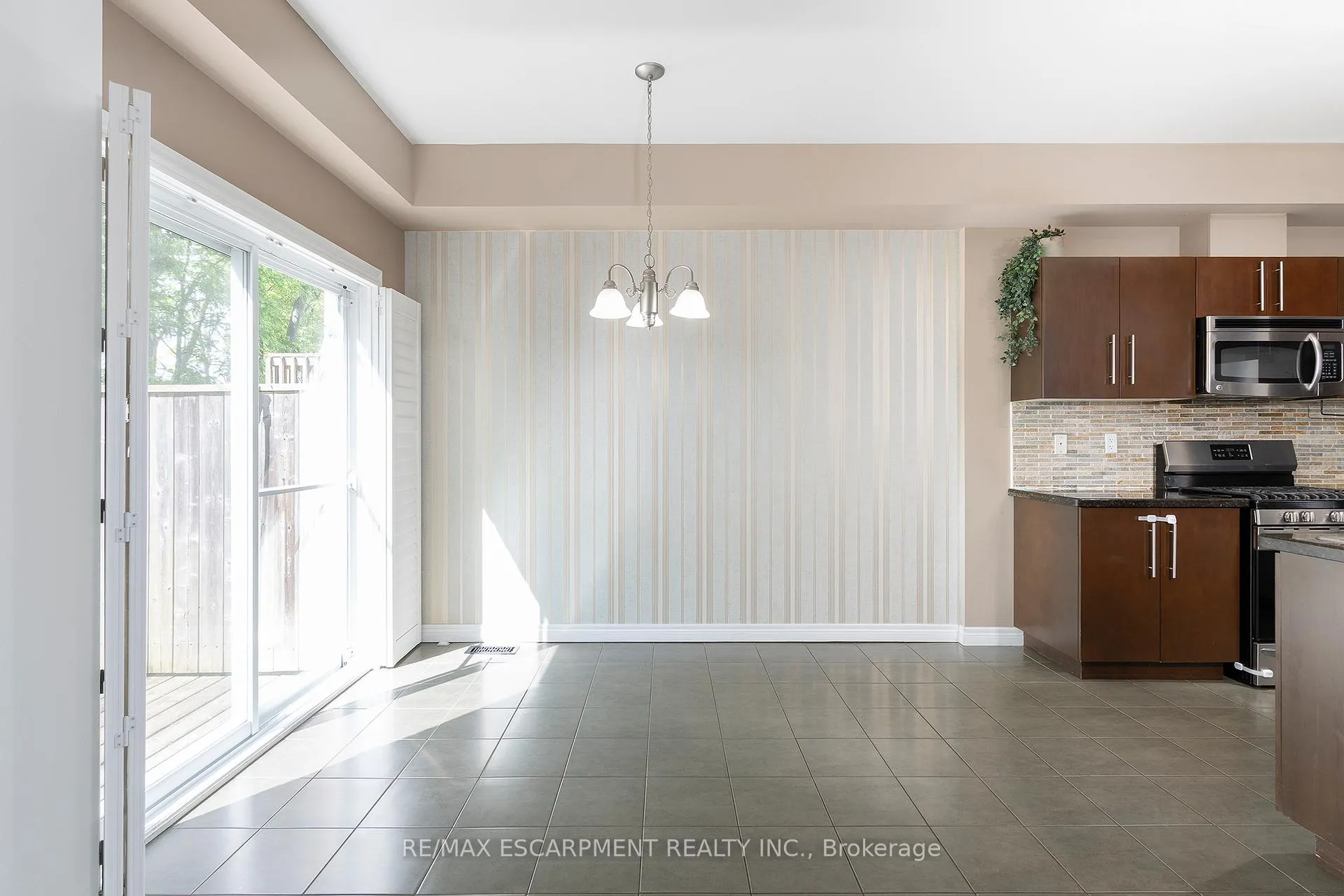 Photo 6 of 84 Myers Lane, Hamilton, Ancaster — HOMEH
