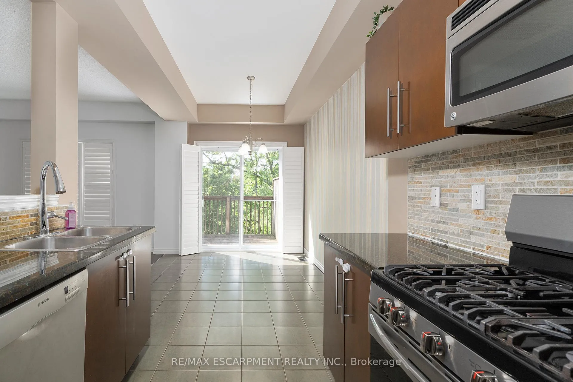 Photo 8 of 84 Myers Lane, Hamilton, Ancaster — HOMEH