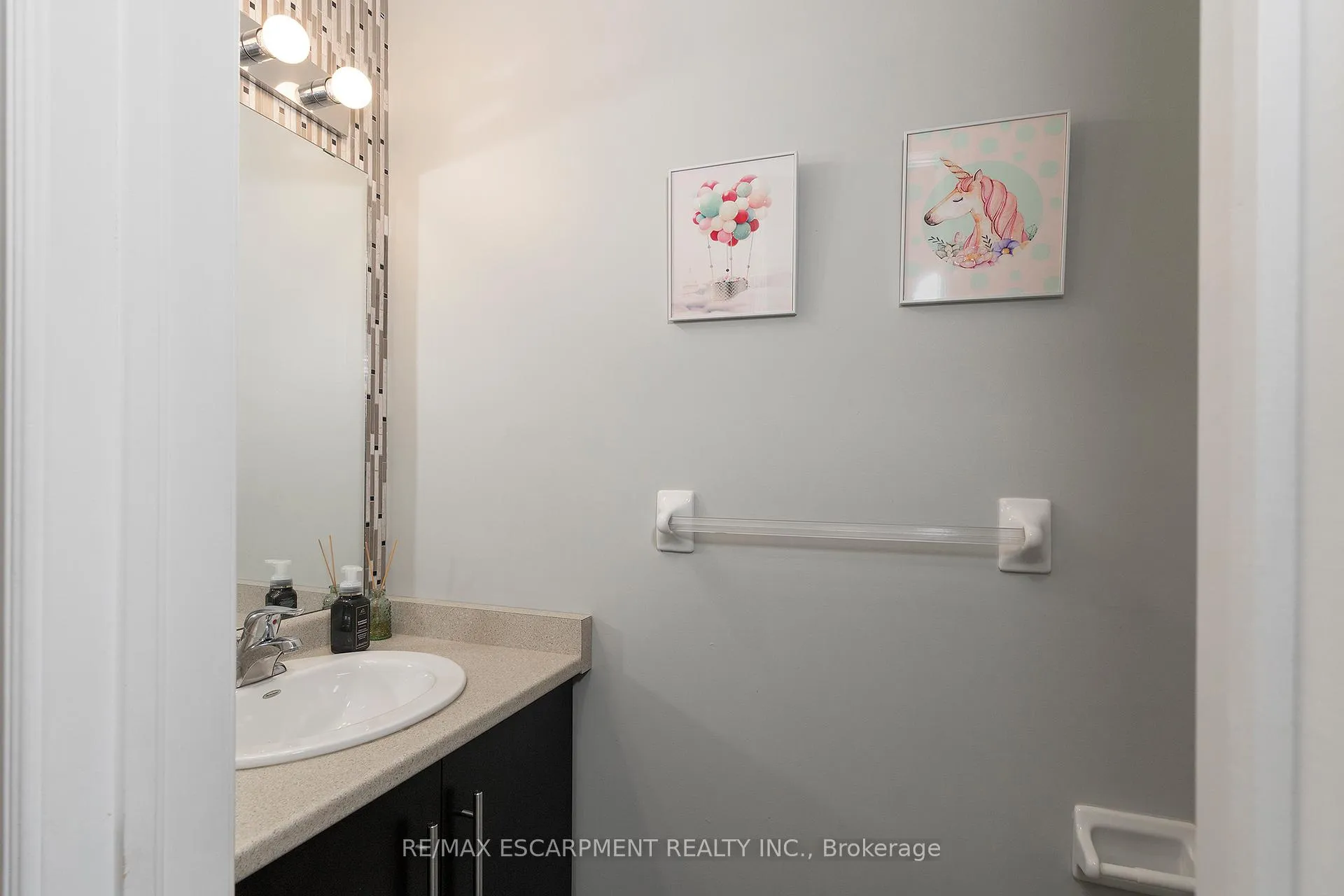 Photo 10 of 84 Myers Lane, Hamilton, Ancaster — HOMEH
