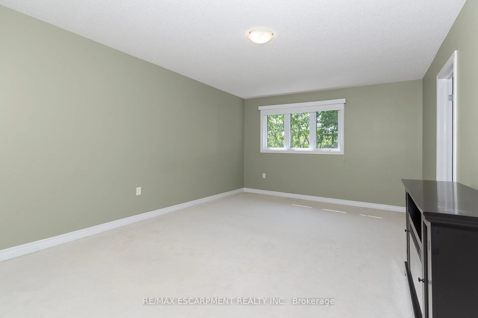 Photo 12 of 84 Myers Lane, Hamilton, Ancaster — HOMEH