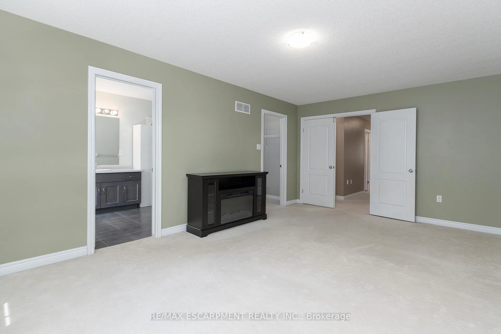 Photo 13 of 84 Myers Lane, Hamilton, Ancaster — HOMEH