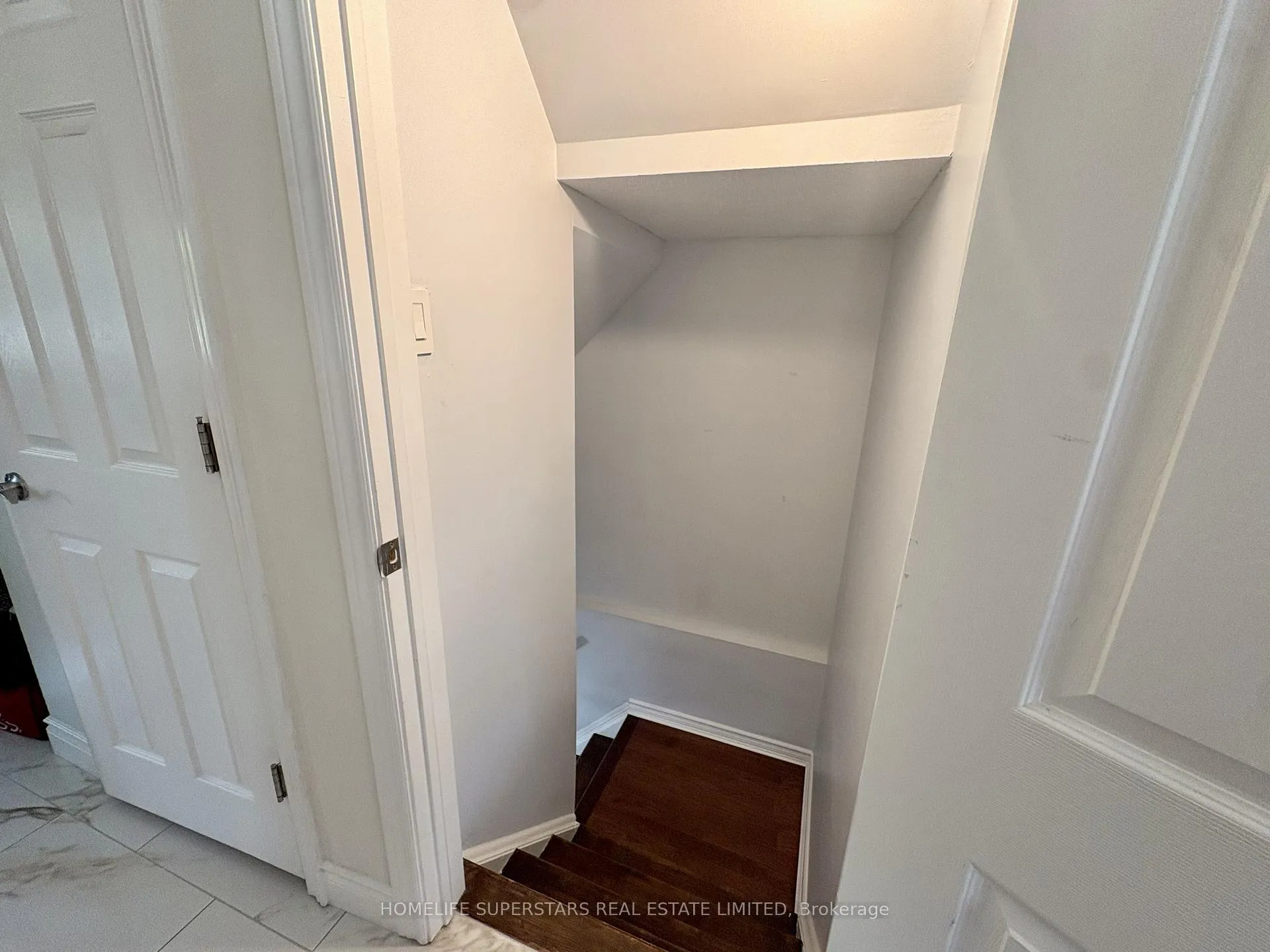 Photo 25 of 77 Horning Drive E, Hamilton, Iroquoia Heights — HOMEH