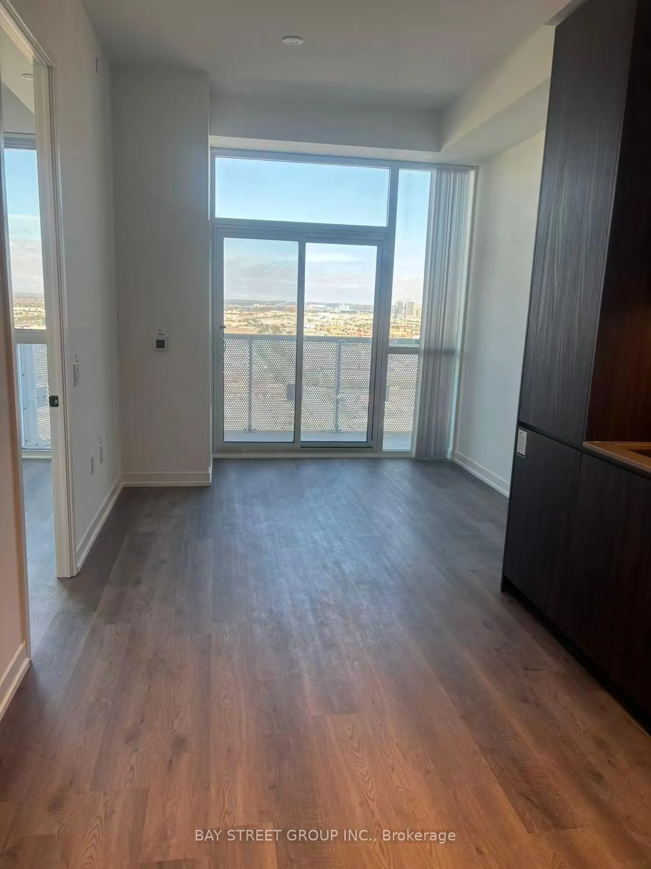 Photo 3 of Unit 2703, 8 Interchange Way Street, Vaughan, Concord — HOMEH