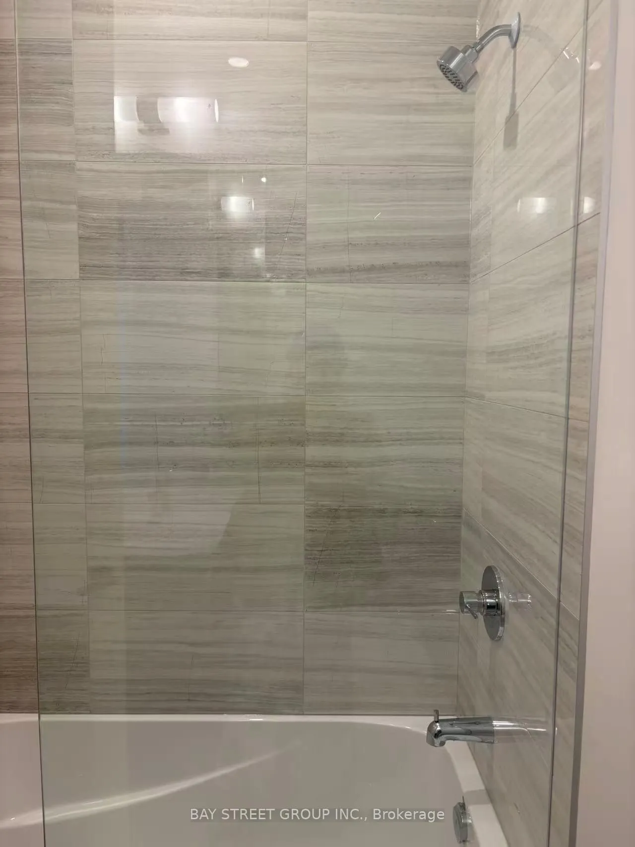Photo 6 of Unit 2703, 8 Interchange Way Street, Vaughan, Concord — HOMEH