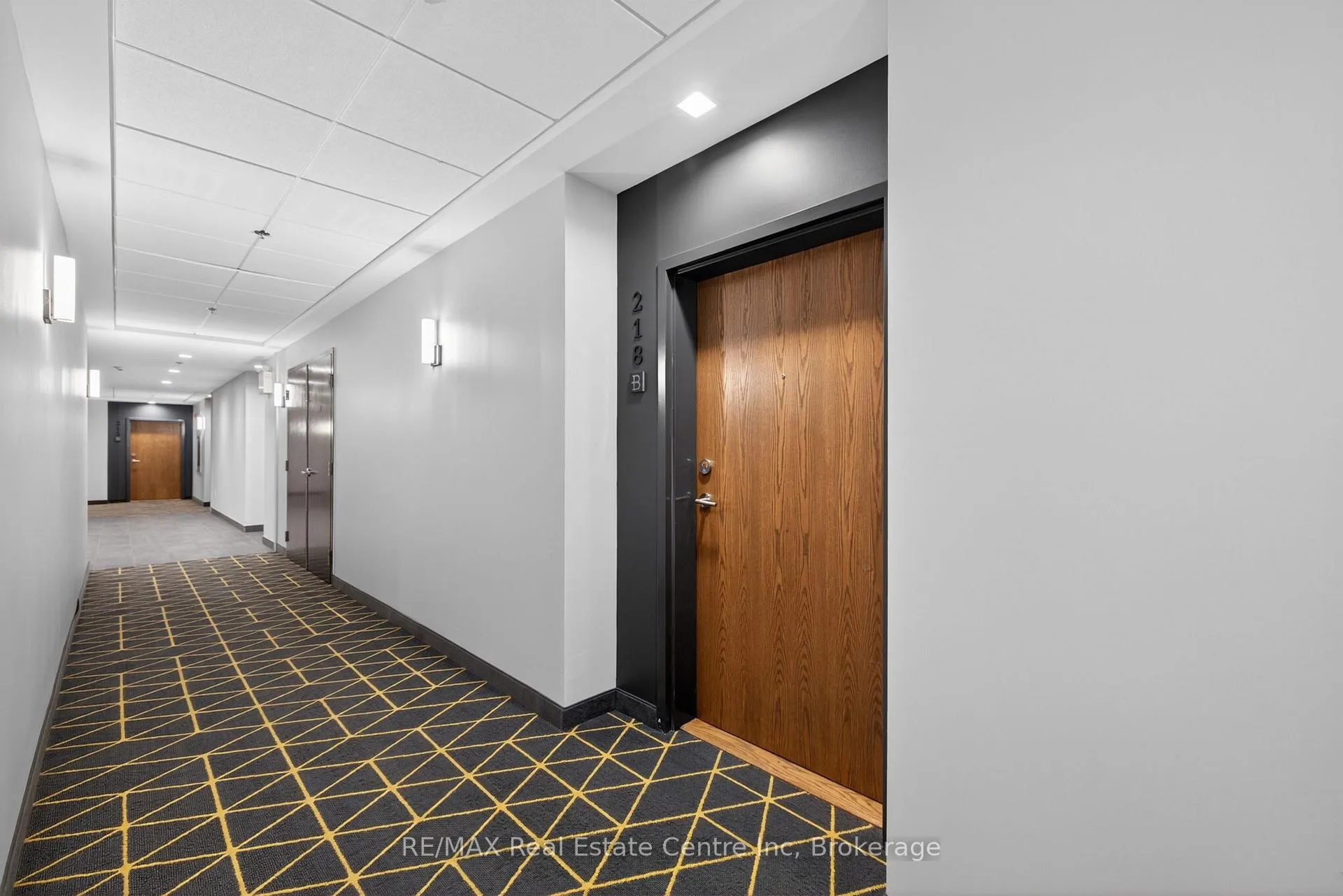 Photo 5 of 251 Northfield Drive, Waterloo — HOMEH