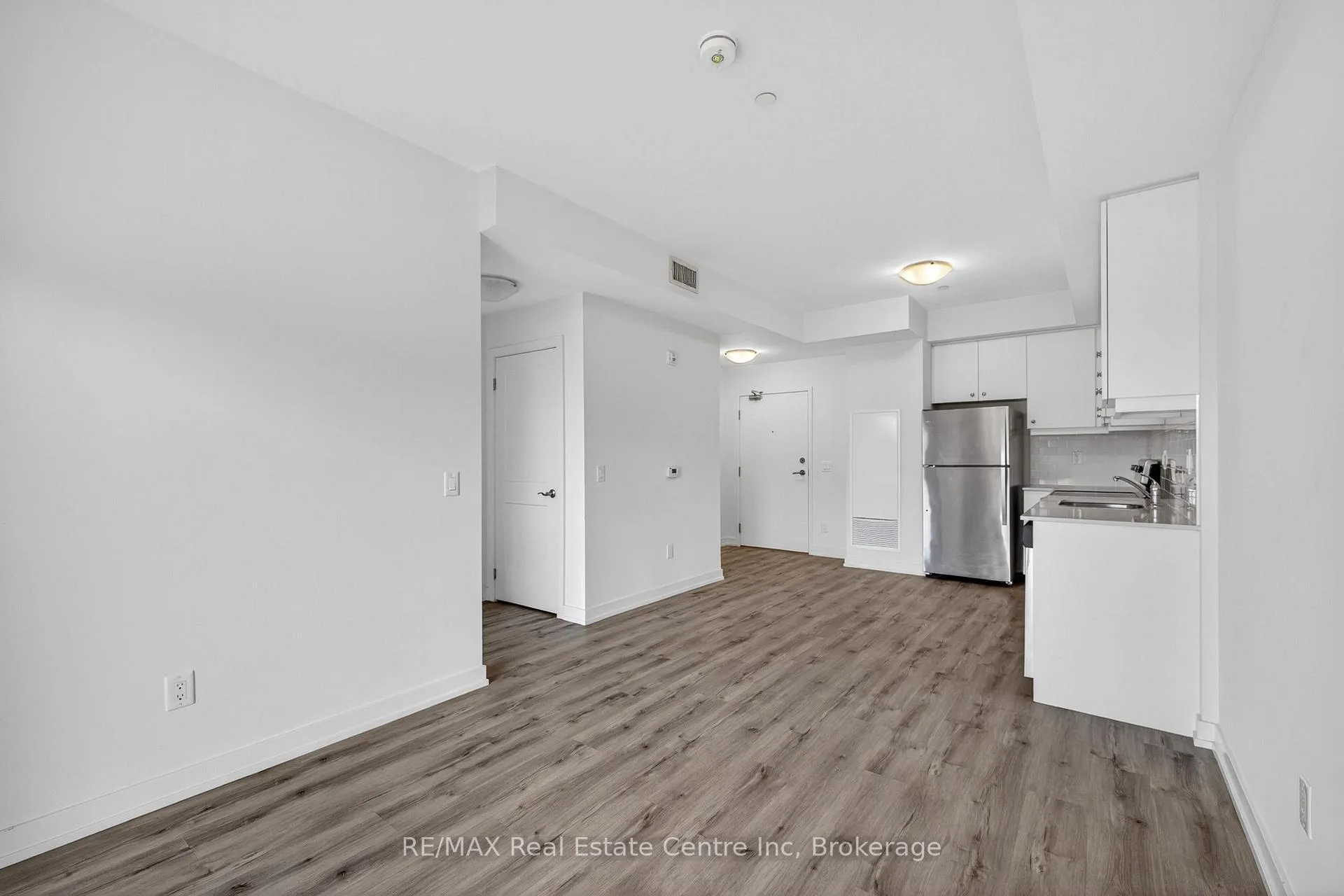 Photo 13 of 251 Northfield Drive, Waterloo — HOMEH