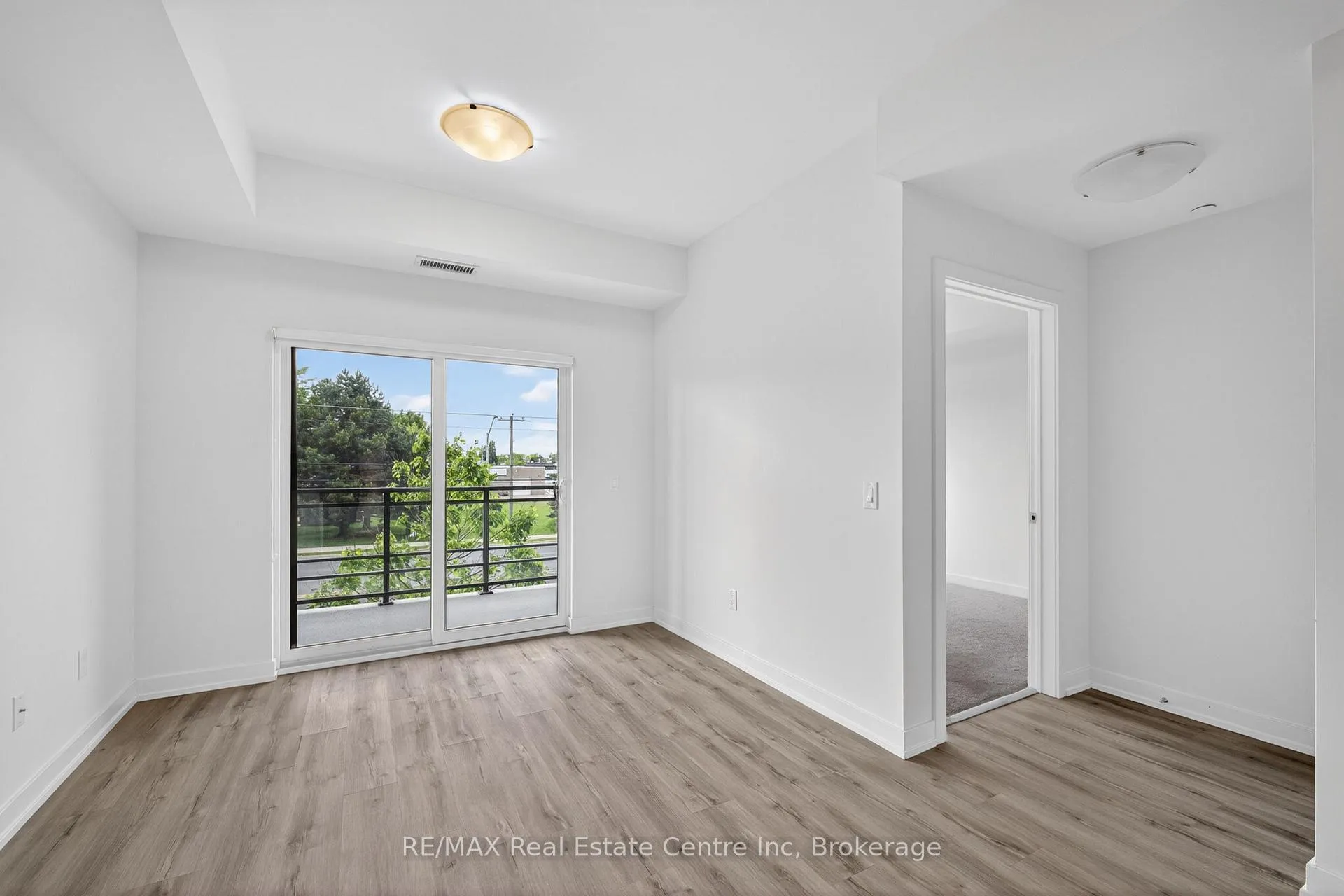 Photo 14 of 251 Northfield Drive, Waterloo — HOMEH