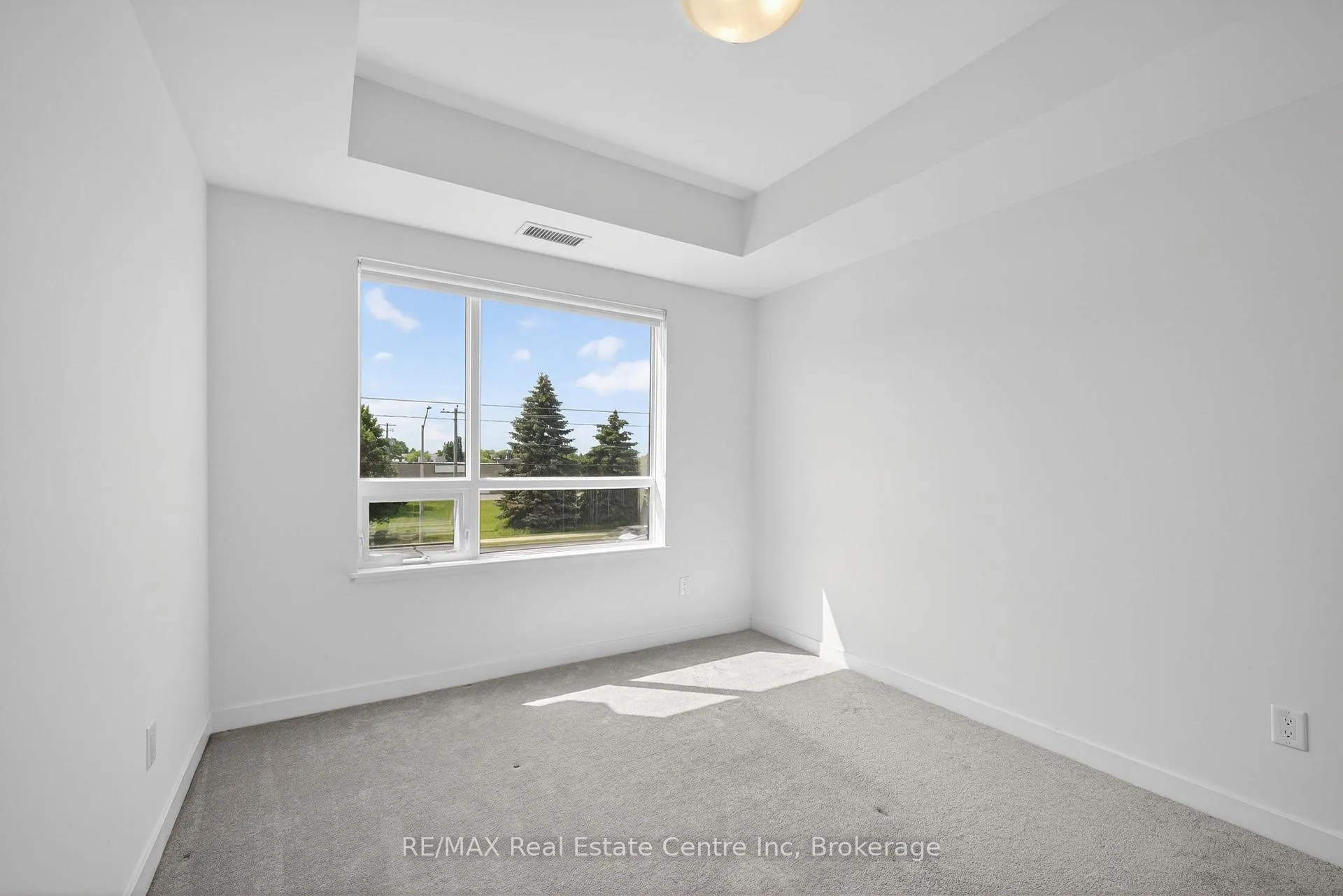 Photo 21 of 251 Northfield Drive, Waterloo — HOMEH