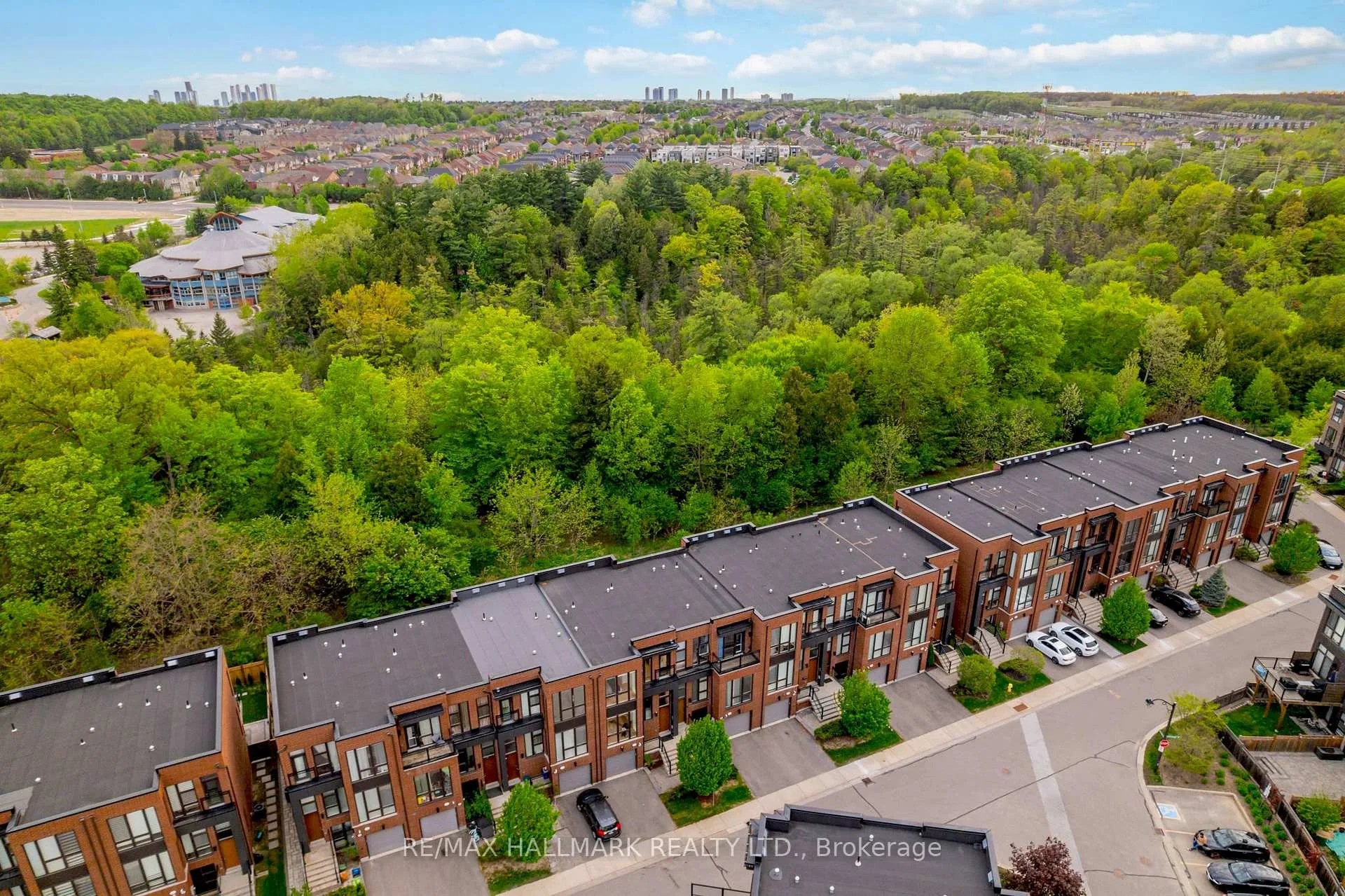 Photo 2 of 46 Crestridge Drive, Vaughan, Patterson — HOMEH