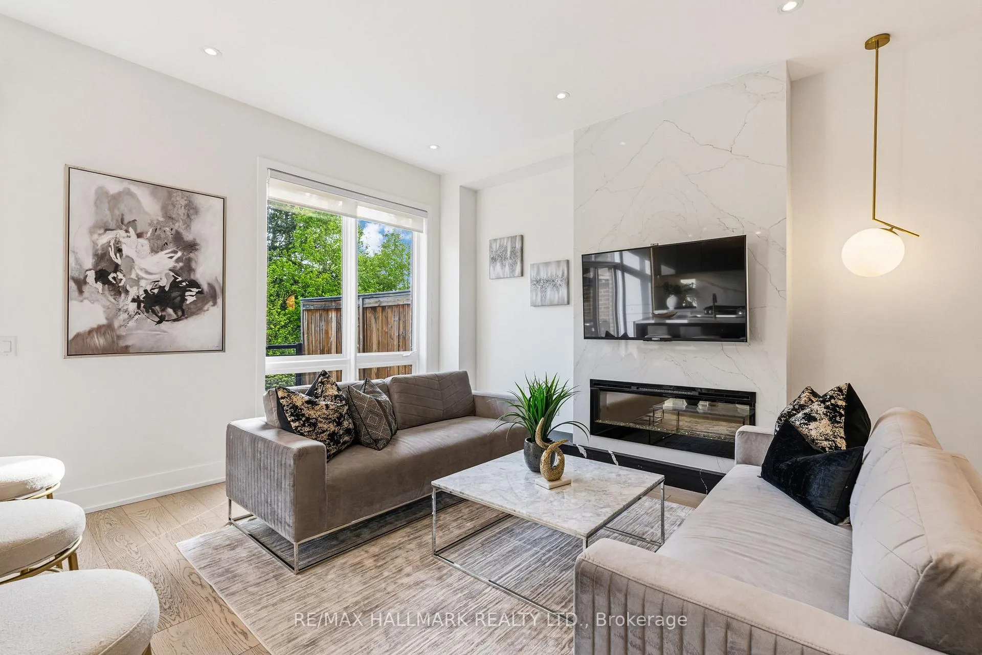 Photo 5 of 46 Crestridge Drive, Vaughan, Patterson — HOMEH