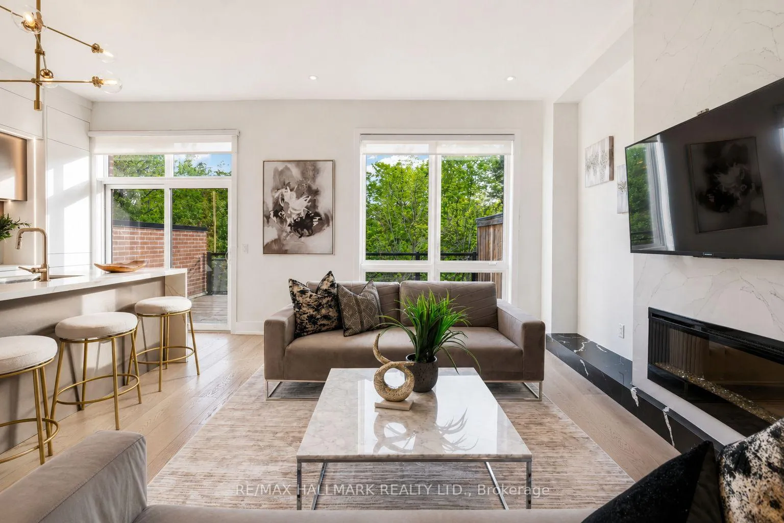 Photo 6 of 46 Crestridge Drive, Vaughan, Patterson — HOMEH